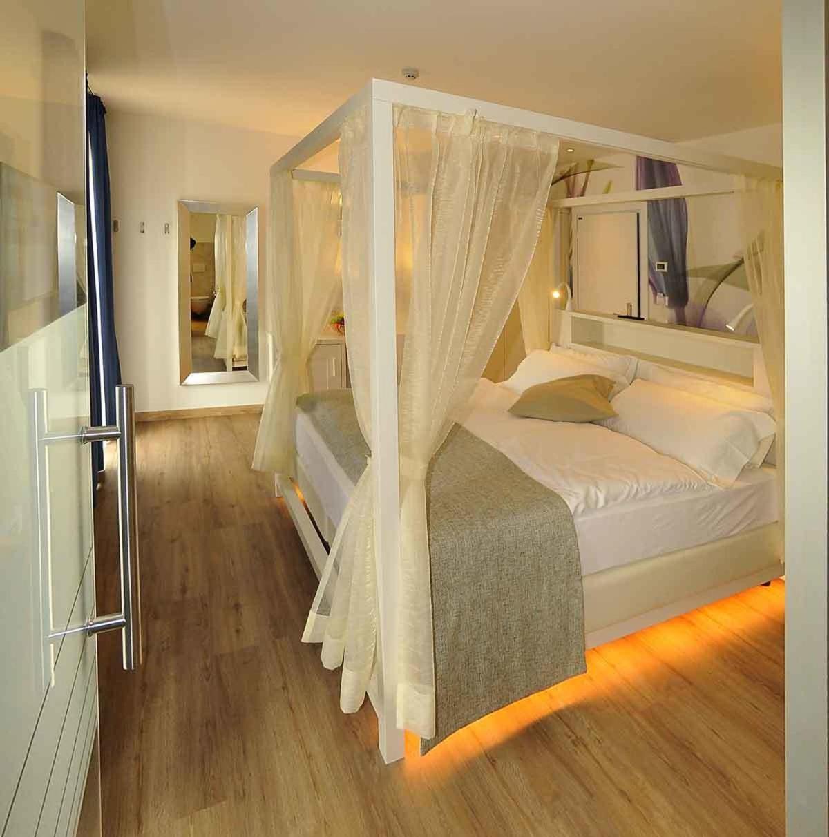 Superior Deluxe Double Room  - Photo 9