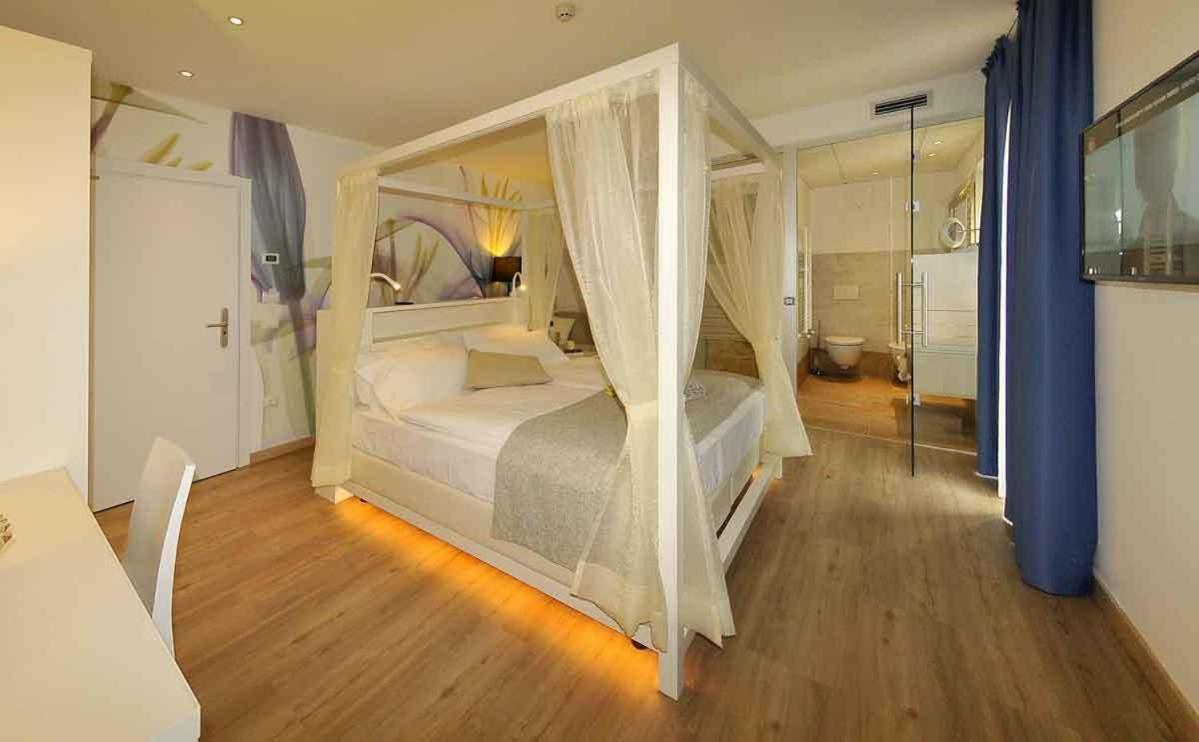 Superior Deluxe Double Room  - Photo 17
