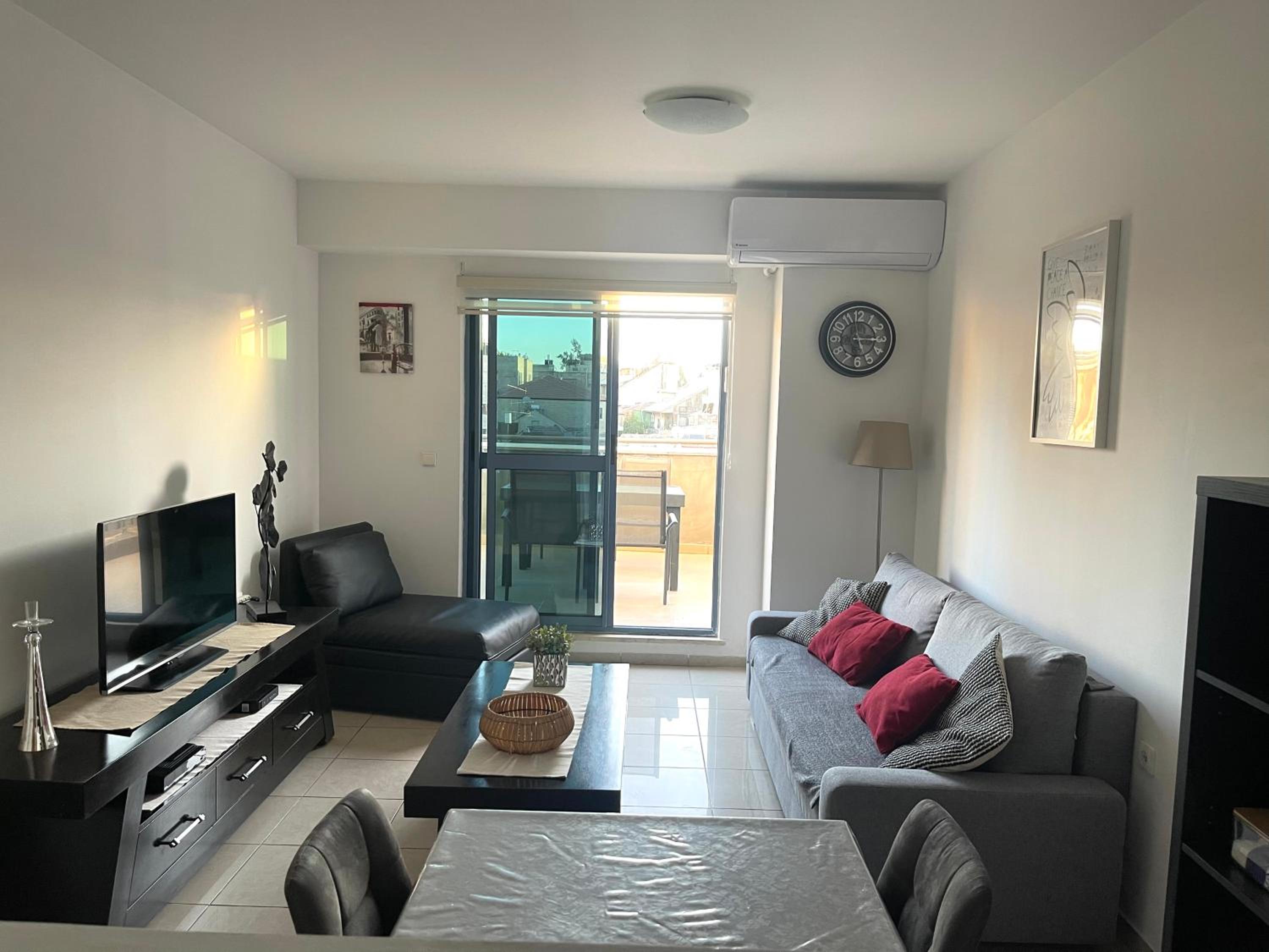 One-Bedroom Apartment with Terrace photo 1