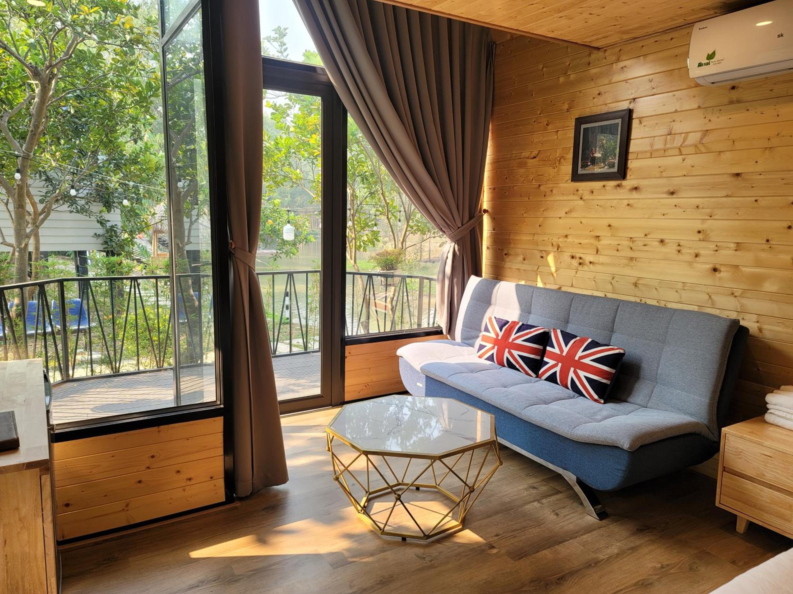 Bungalow with Garden View photo 2