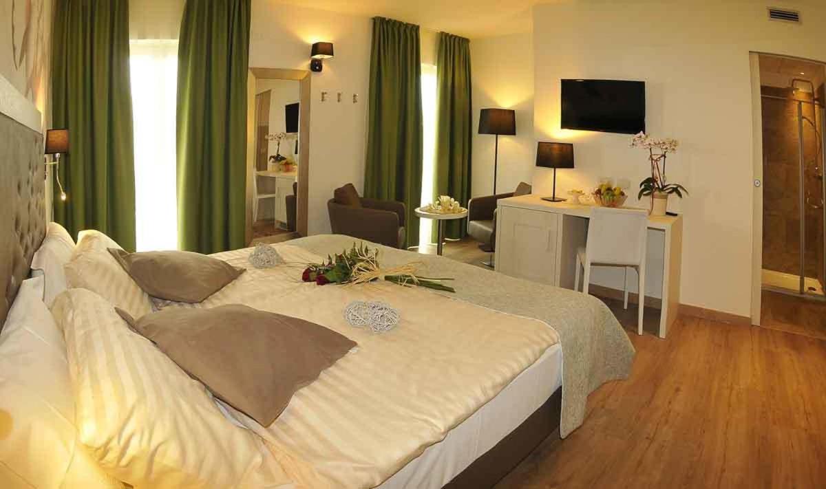 Superior Deluxe Double Room  - Photo 2