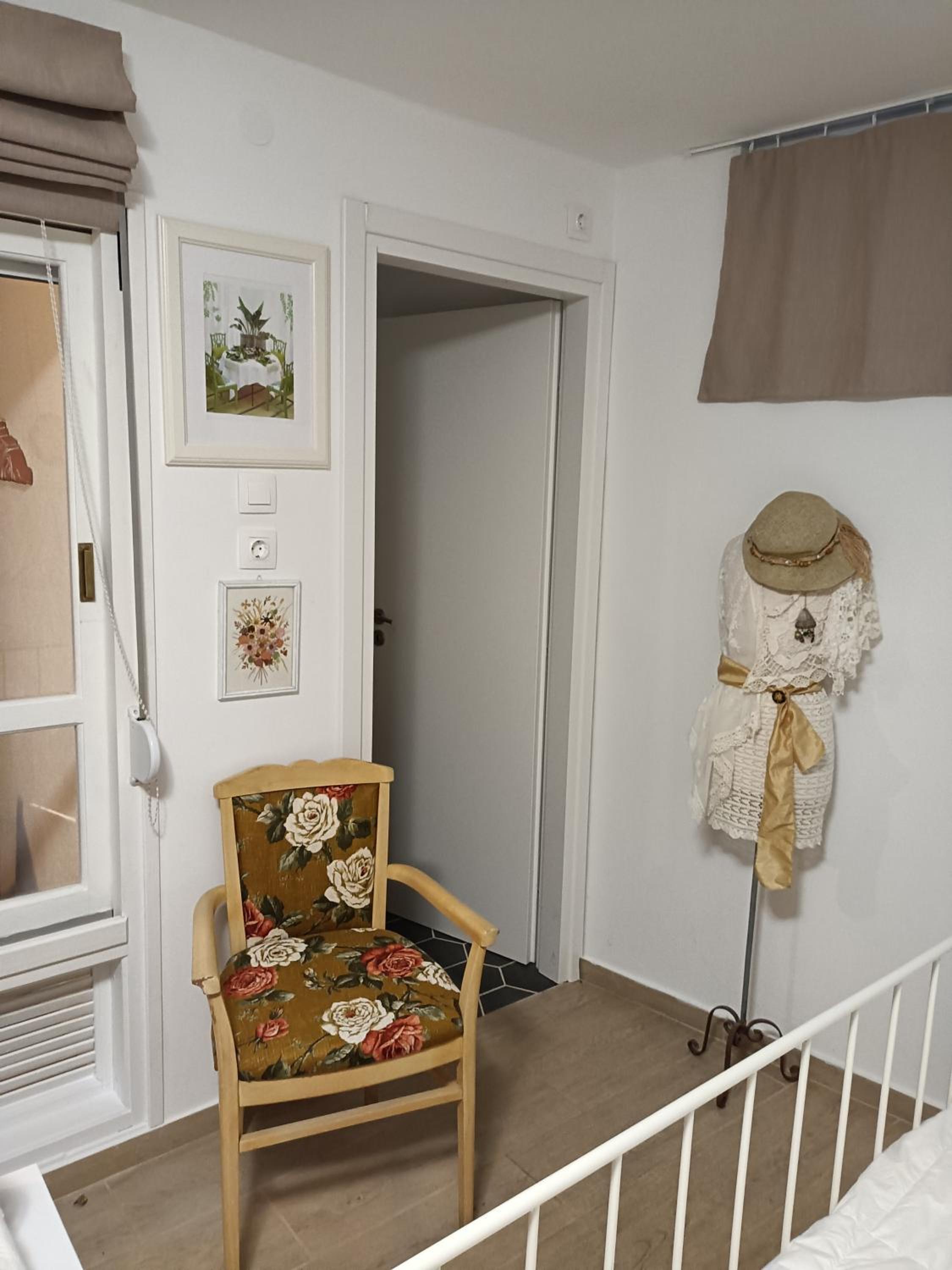 Studio with Mountain View - Photo 12