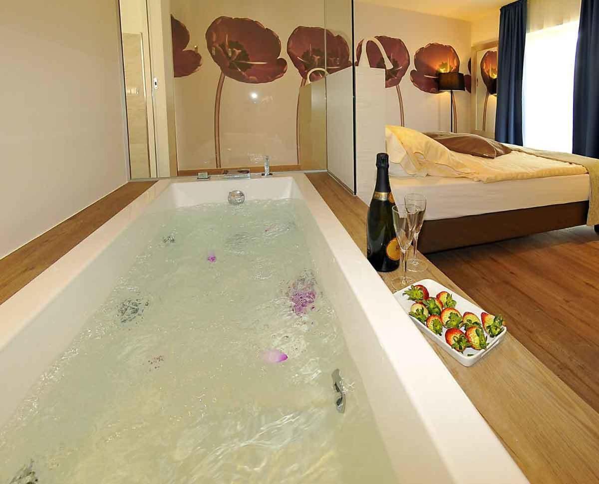 Superior Deluxe Double Room with Whirlpool - Photo 3