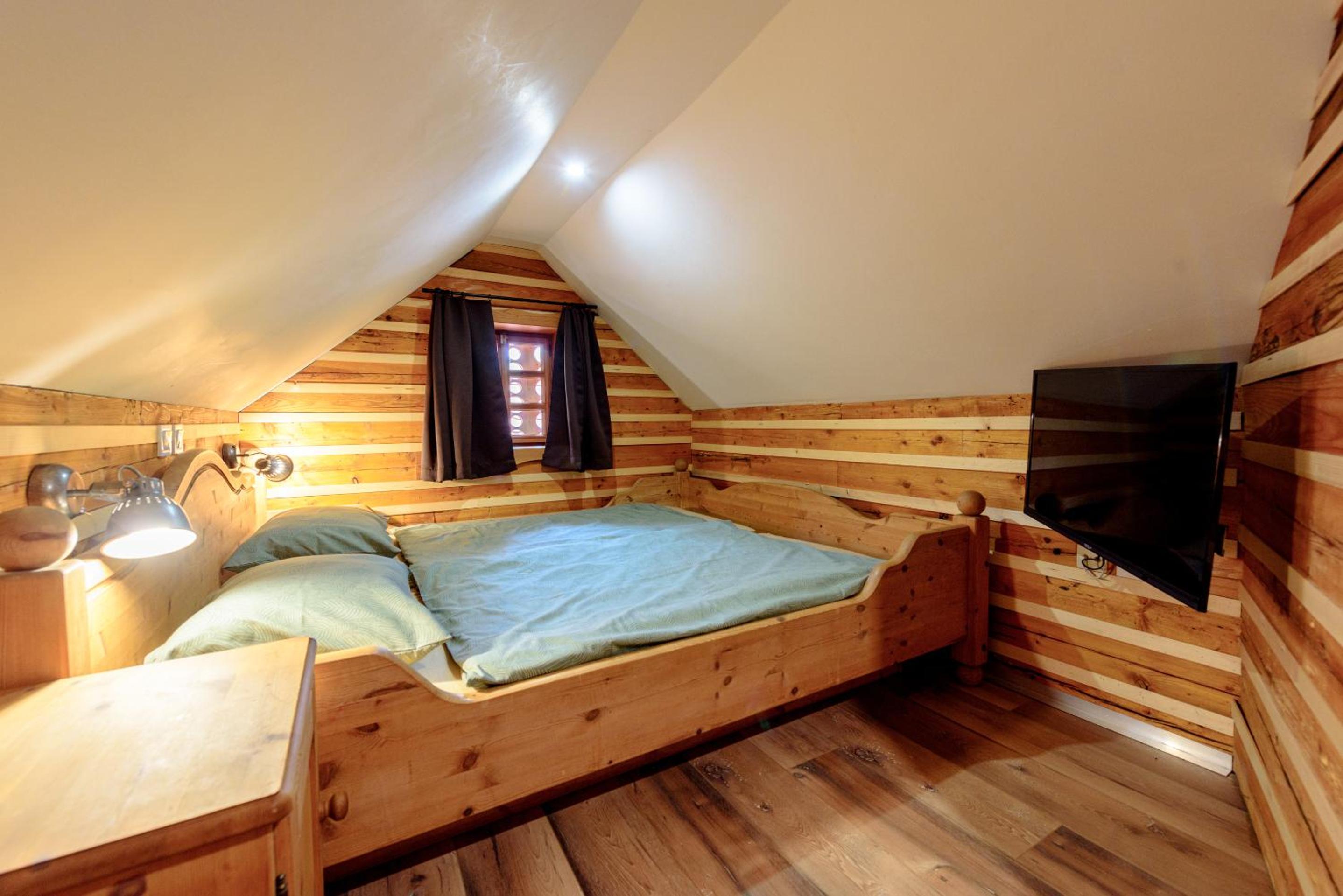 Apartment - Split Level - Photo 1