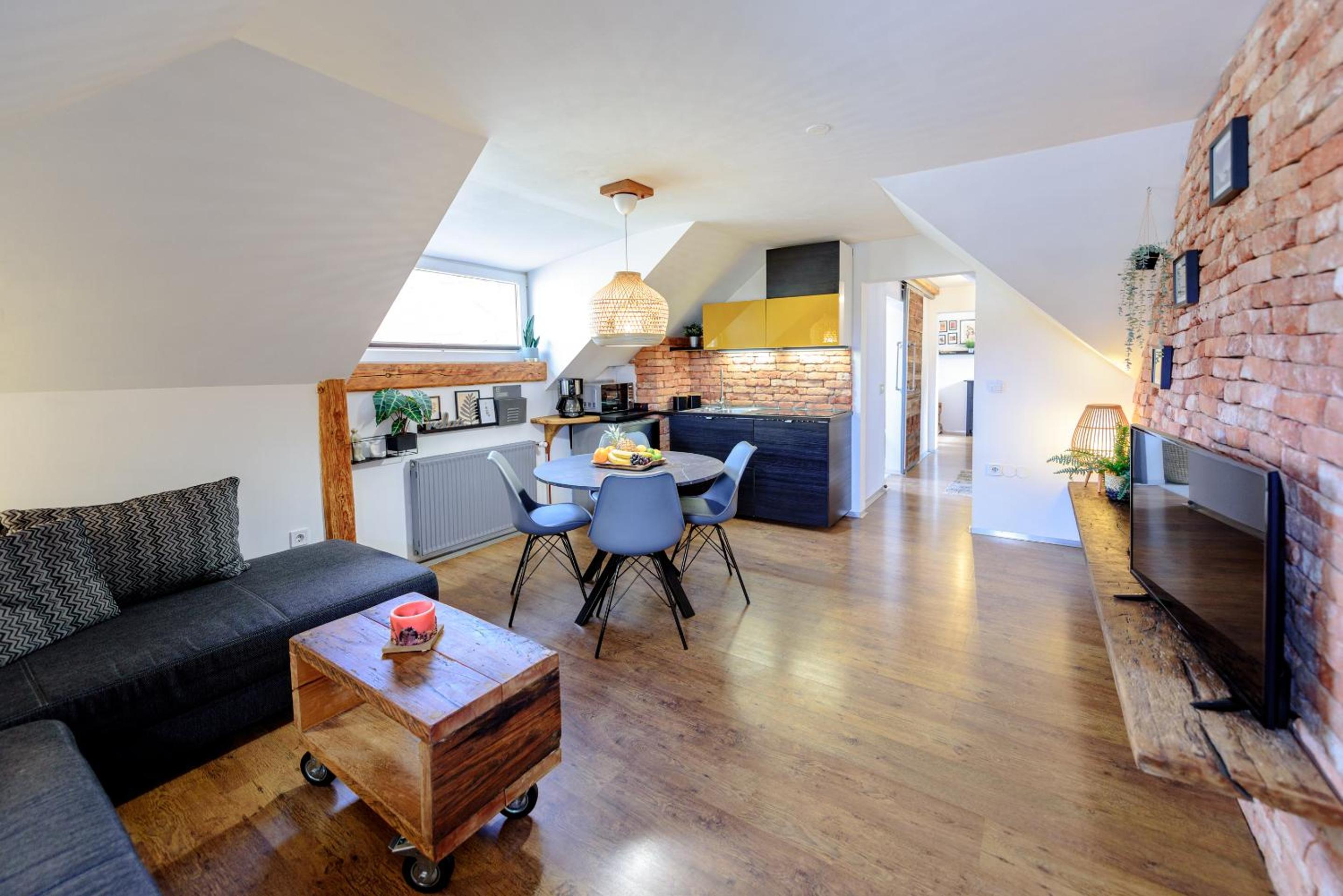 Apartment with Terrace - Photo 1