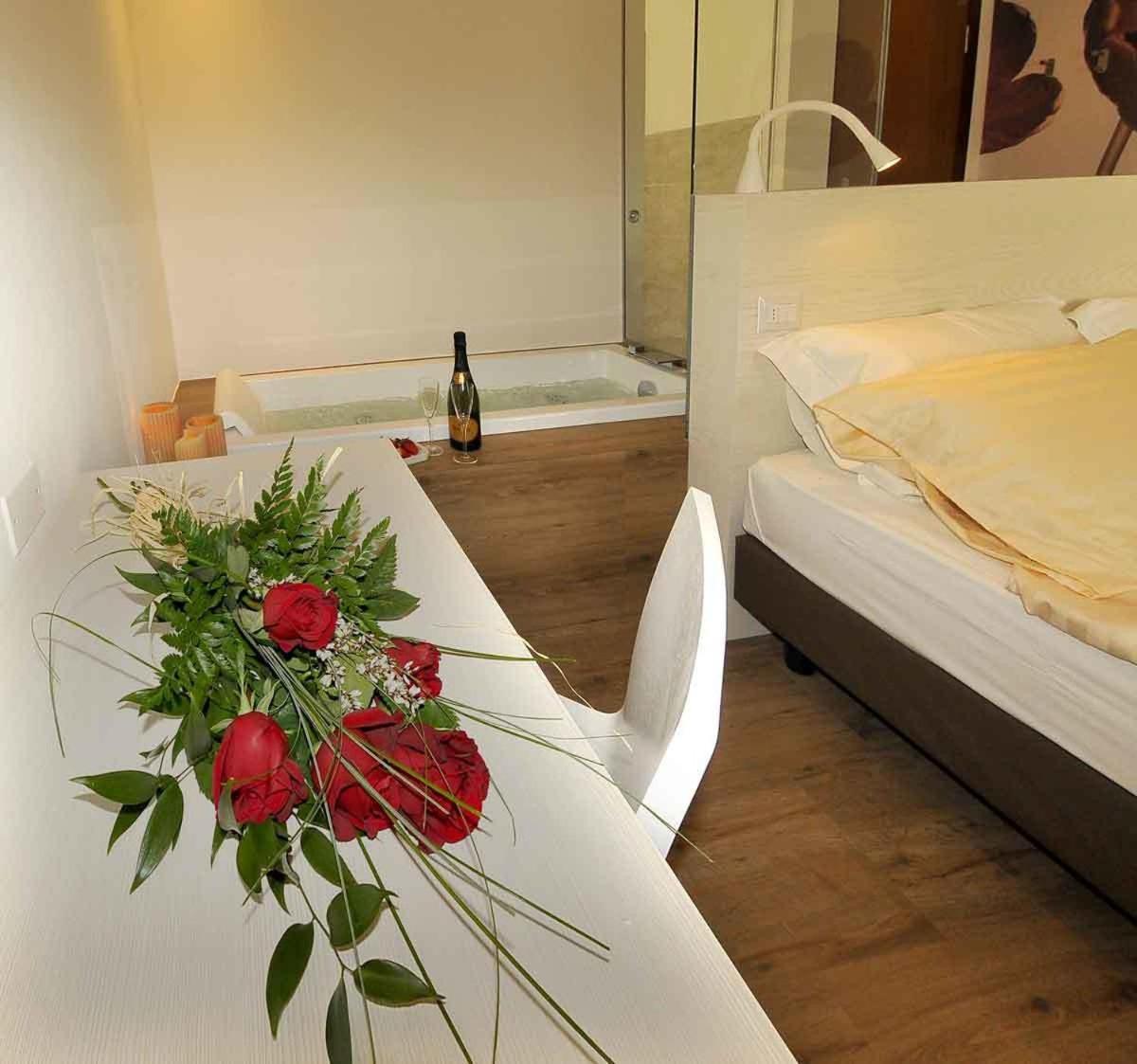 Superior Deluxe Double Room with Whirlpool - Photo 7