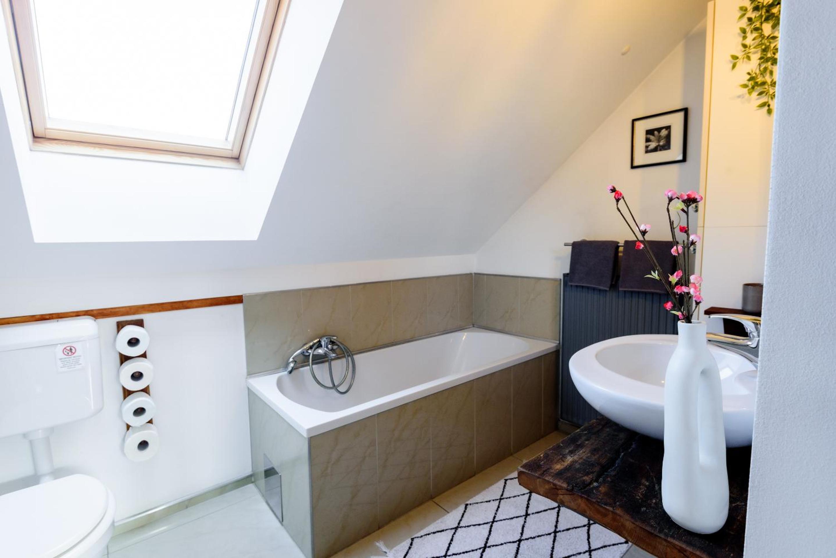 Apartment with Terrace - Photo 24