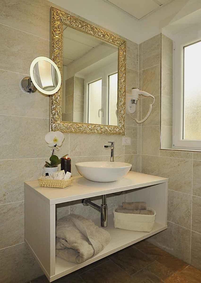 Superior Deluxe Double Room with Whirlpool - Photo 6