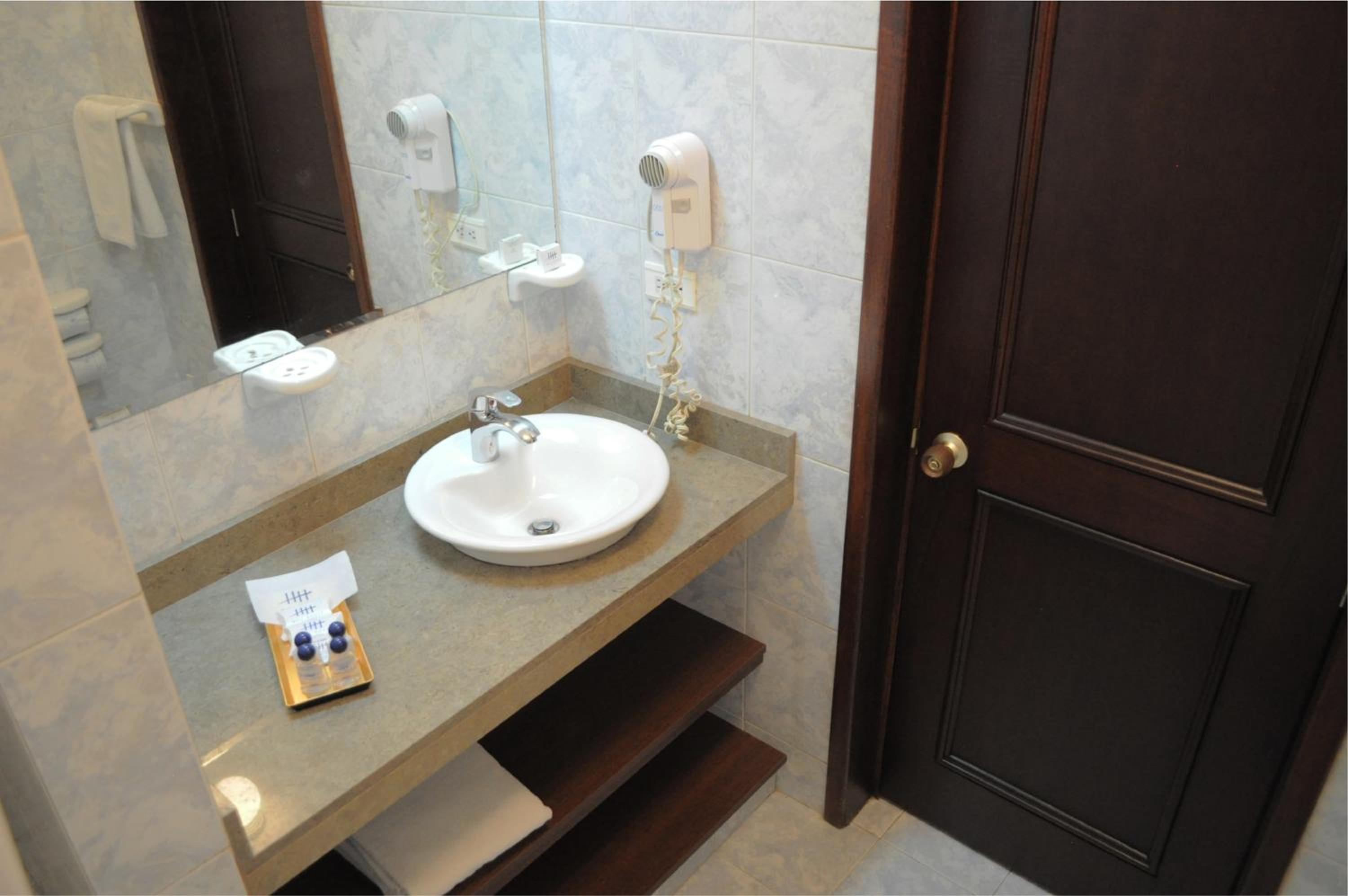 Double Room - Photo 5