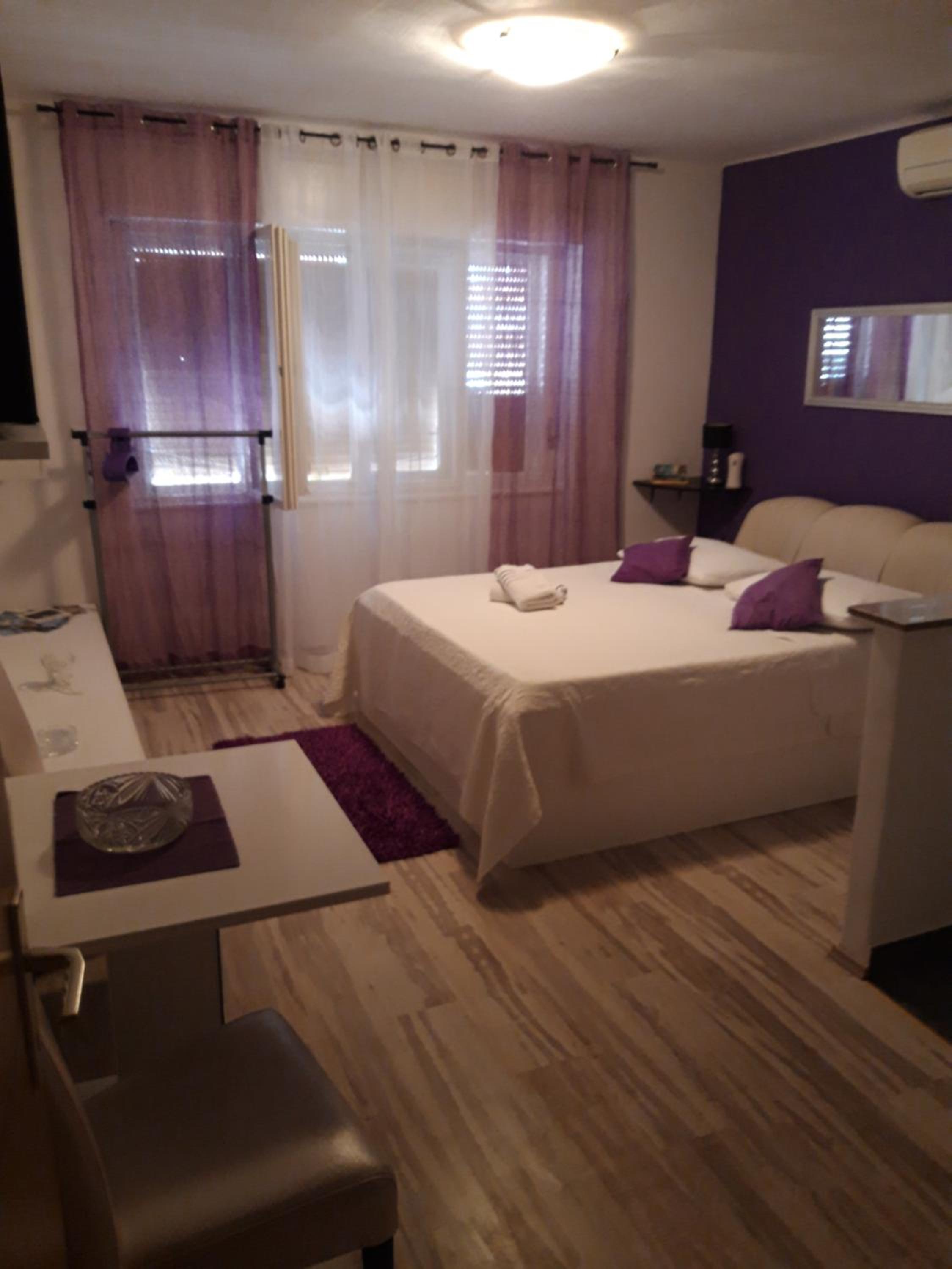 Deluxe Studio