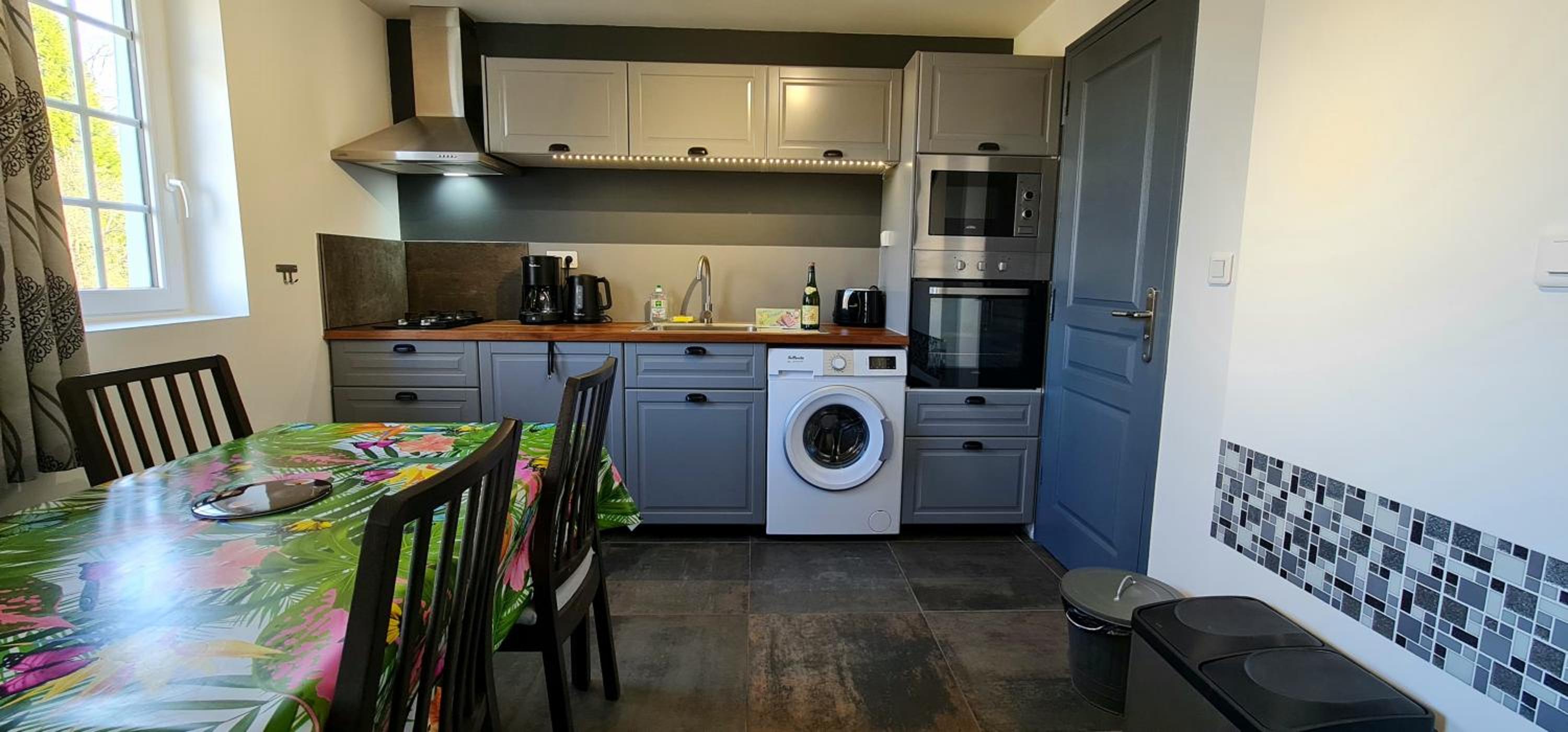 Two-Bedroom House - Photo 8