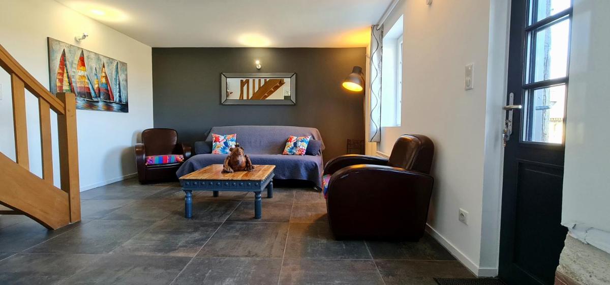 Two-Bedroom House - Photo 2