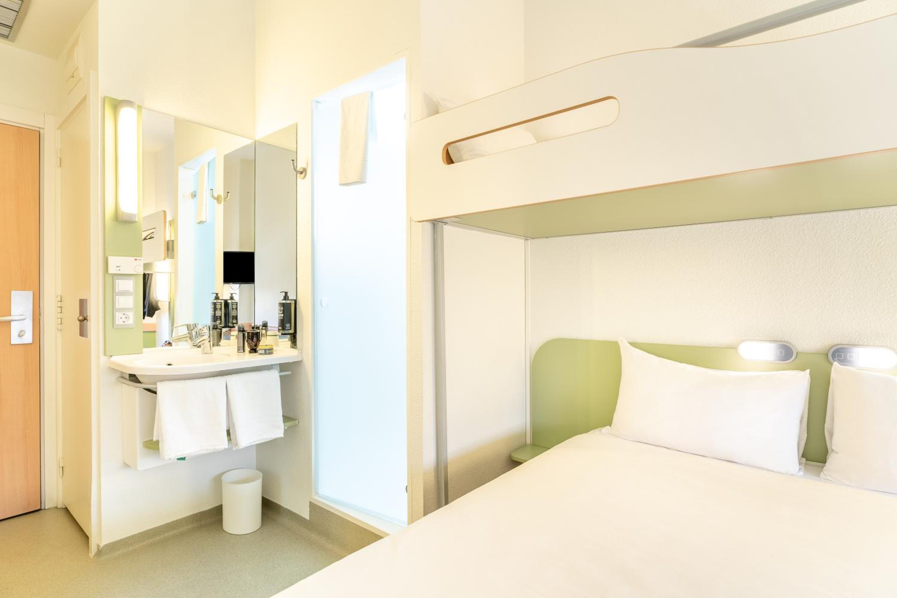 Double Room with Bunk Bed - Photo 6