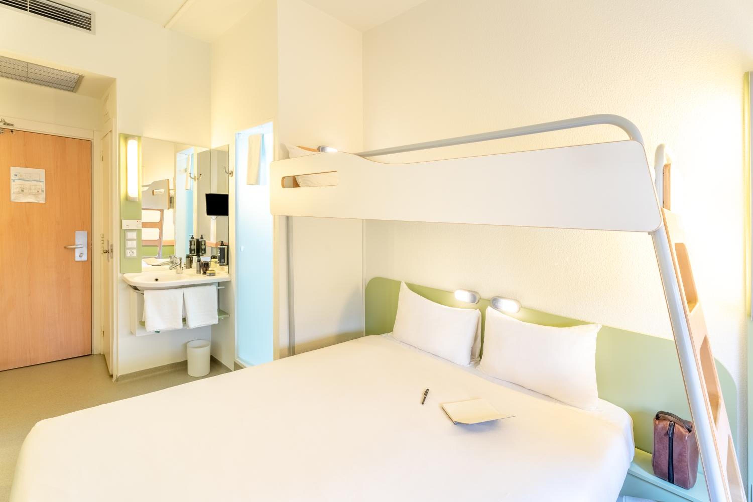 Double Room with Bunk Bed - Photo 4