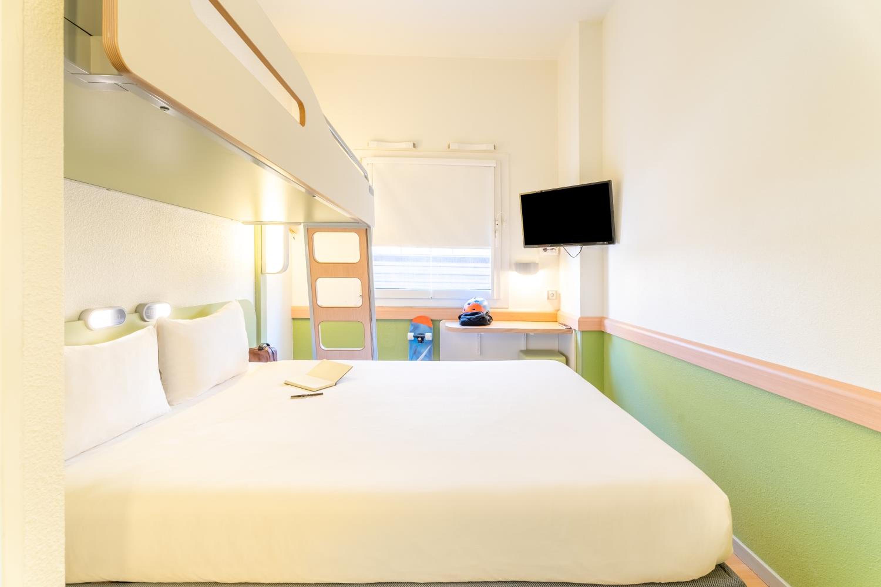 Double Room with Bunk Bed - Photo 2