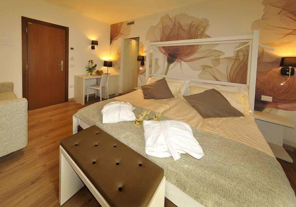 Deluxe Double Room - Photo 1