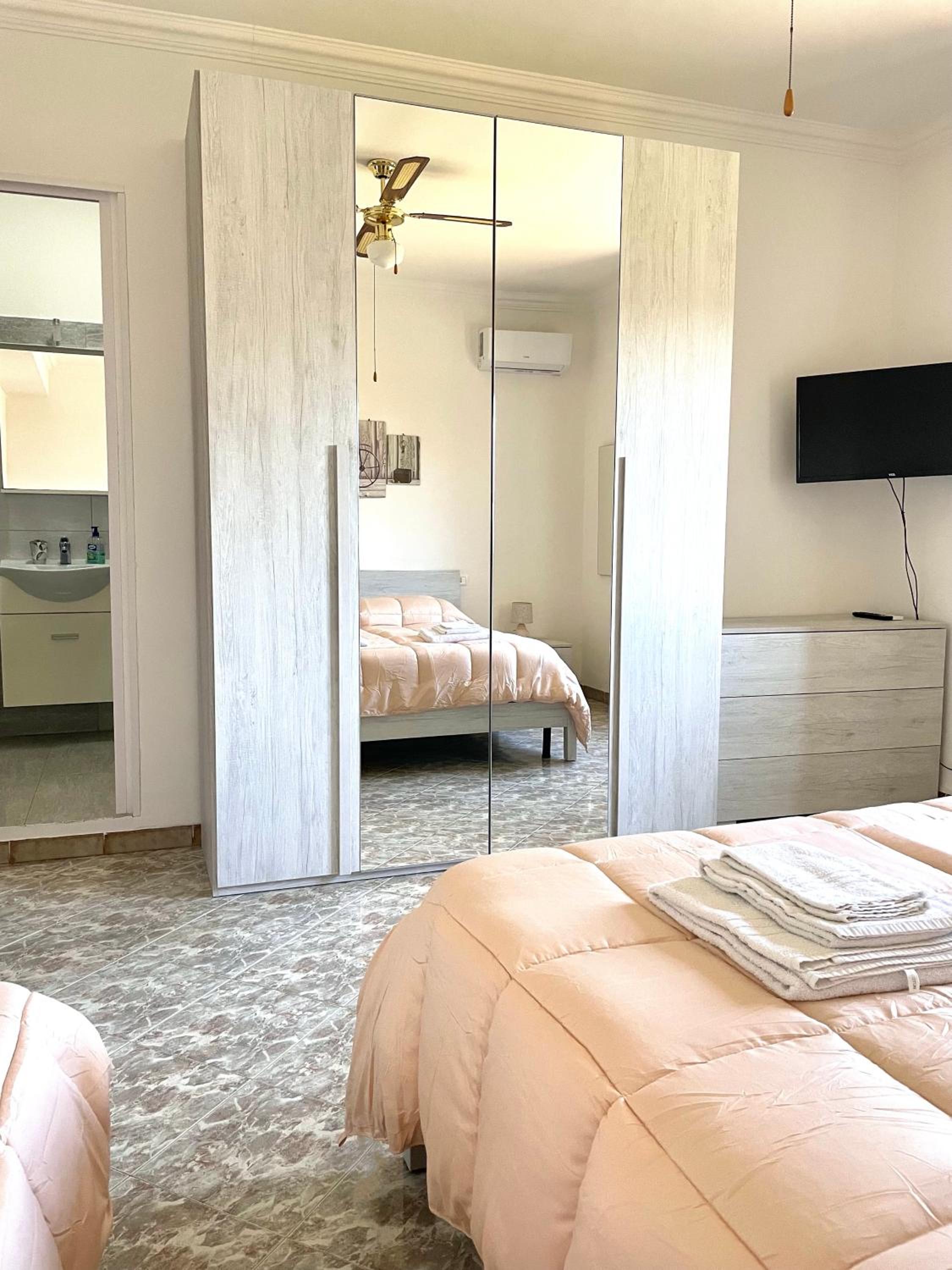 Large Double Room photo 1