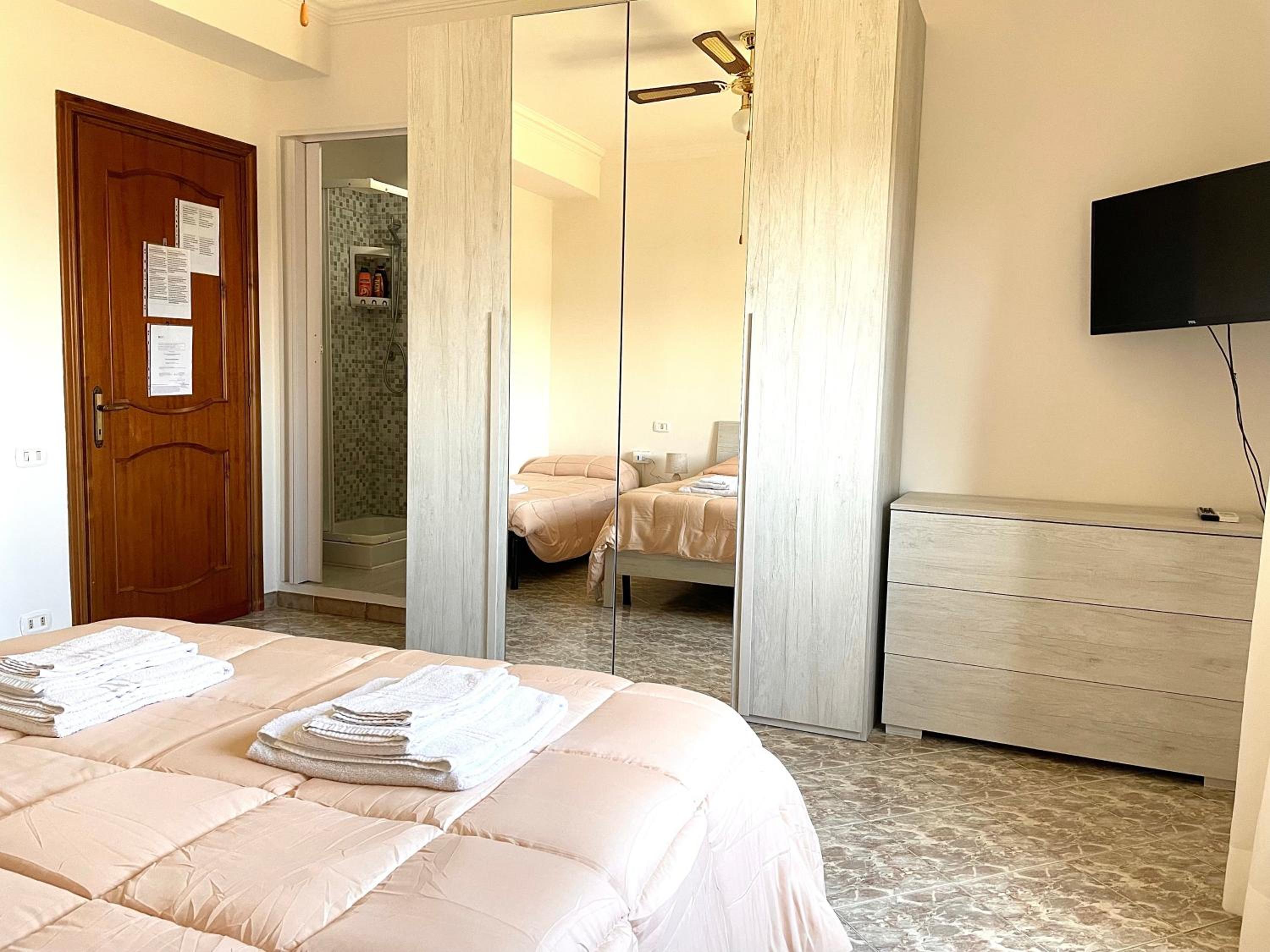 Large Double Room photo 2