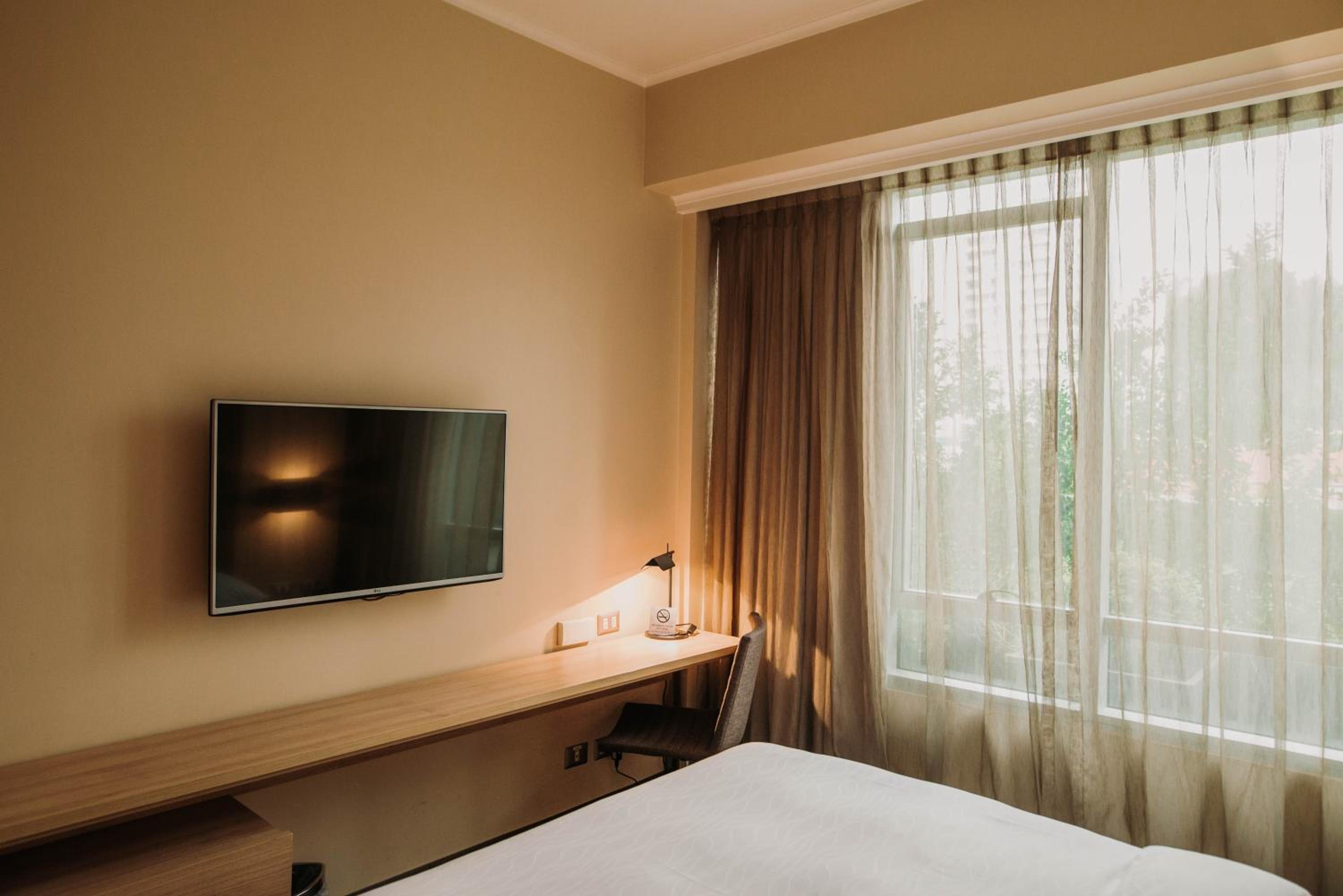 Standard King Room photo 2