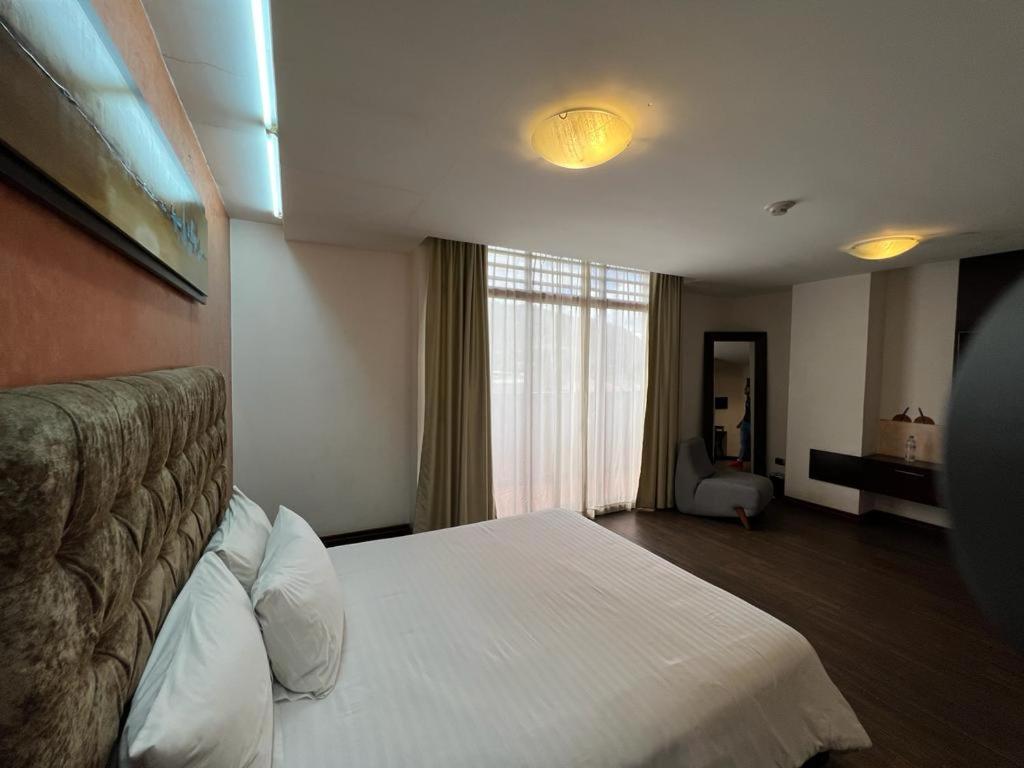 Standard Queen Room photo 3