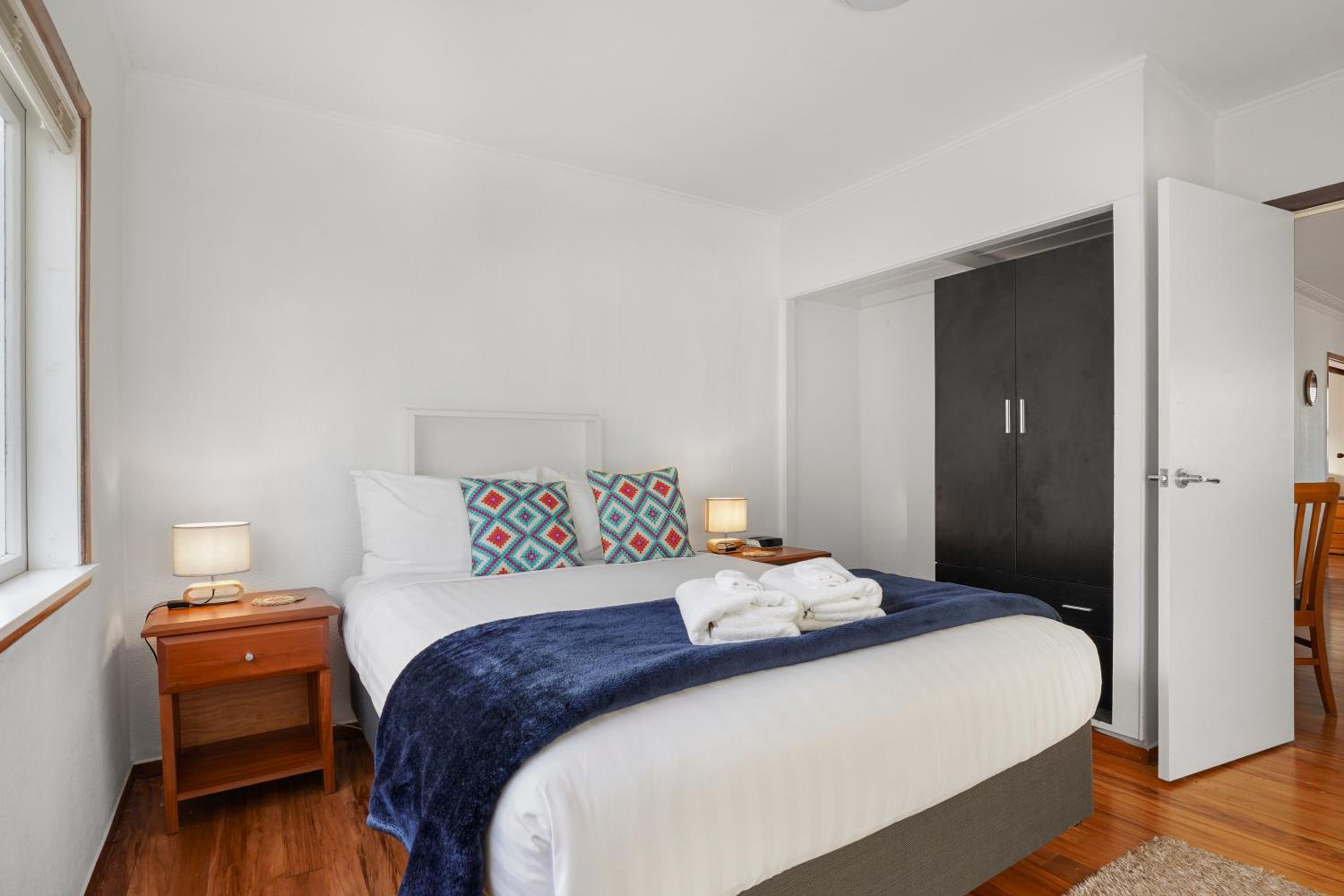 Three-Bedroom House - Photo 3