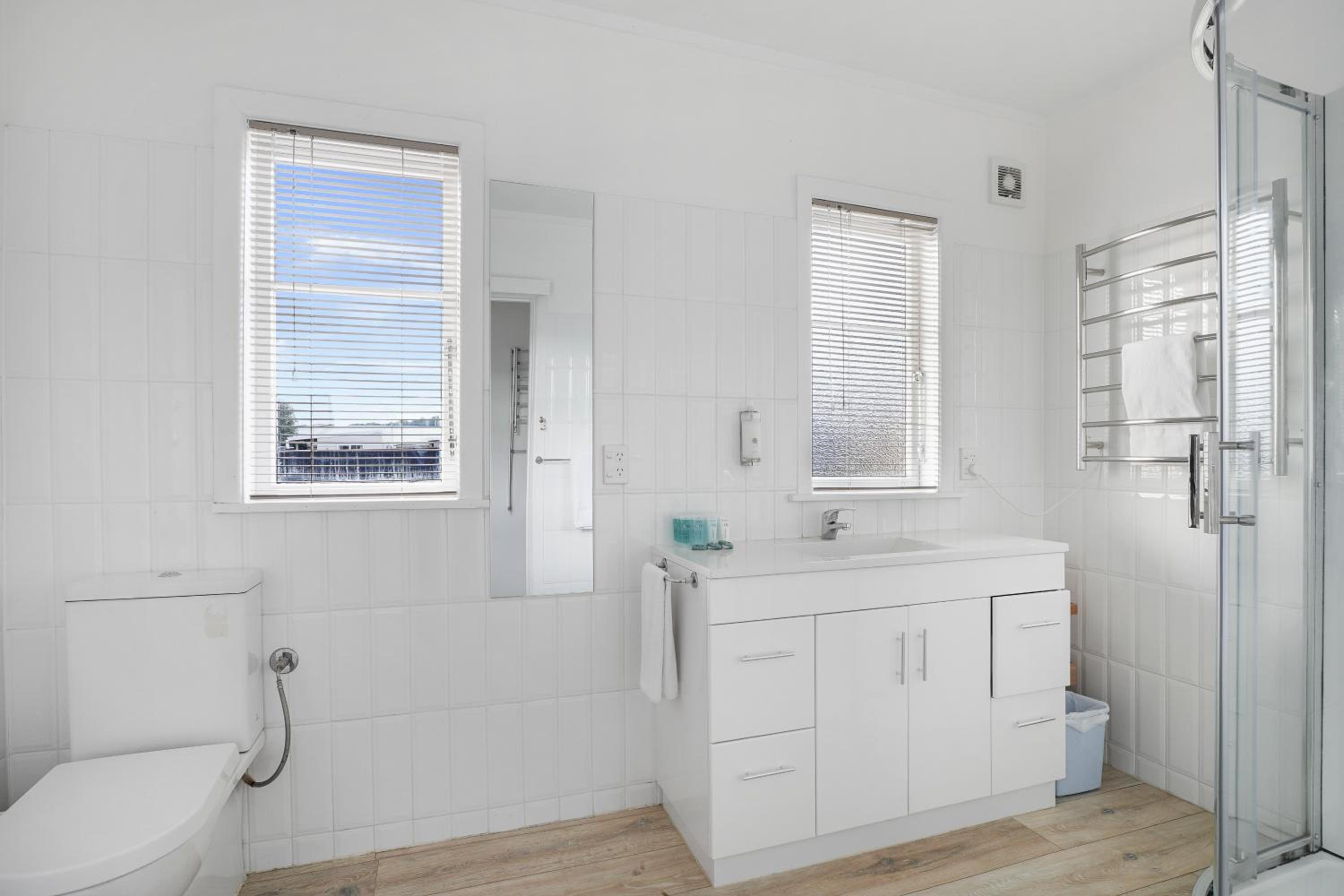 Three-Bedroom House - Photo 4