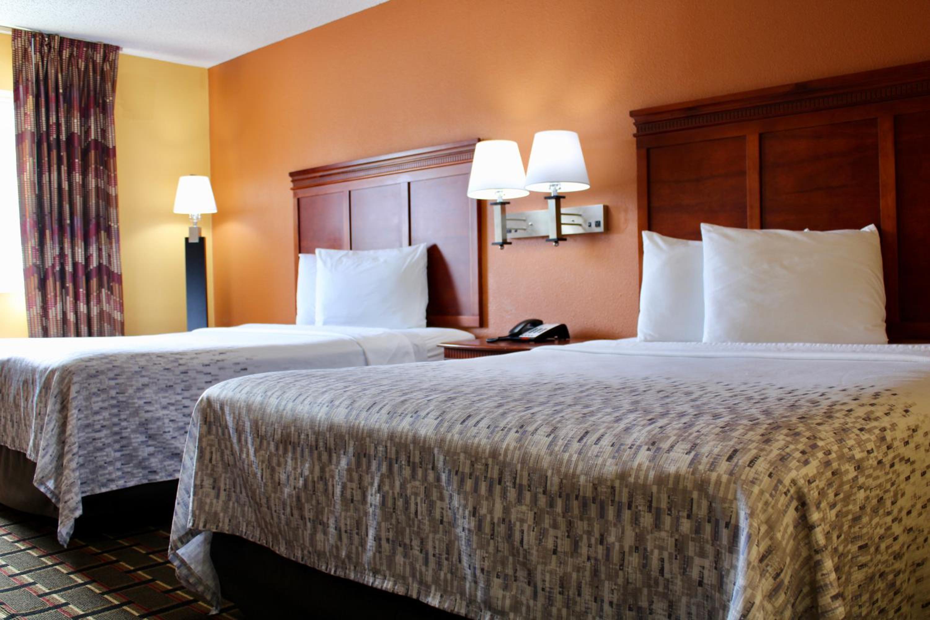 Queen Room with Two Queen Beds - Non-Smoking - Photo 1