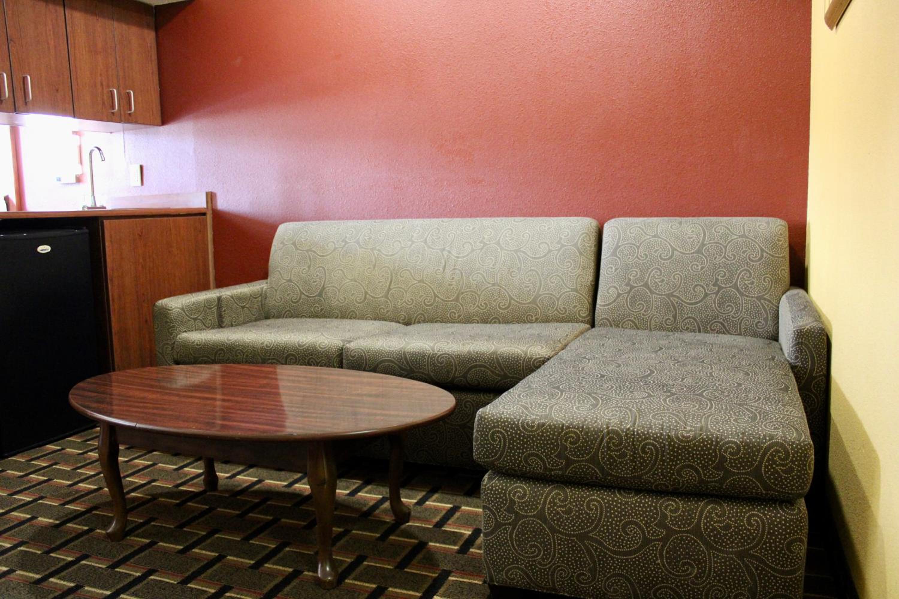 King Suite - Non-Smoking - Photo 3