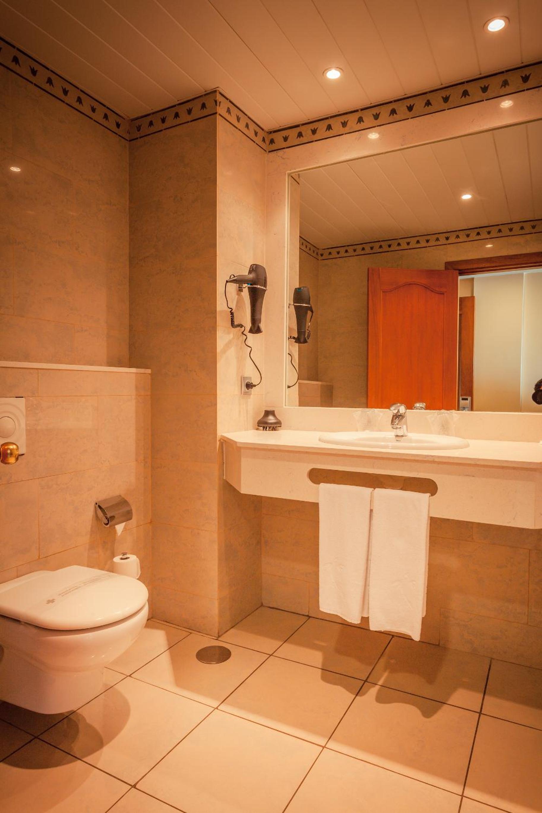 Standard Double Room - Photo 2