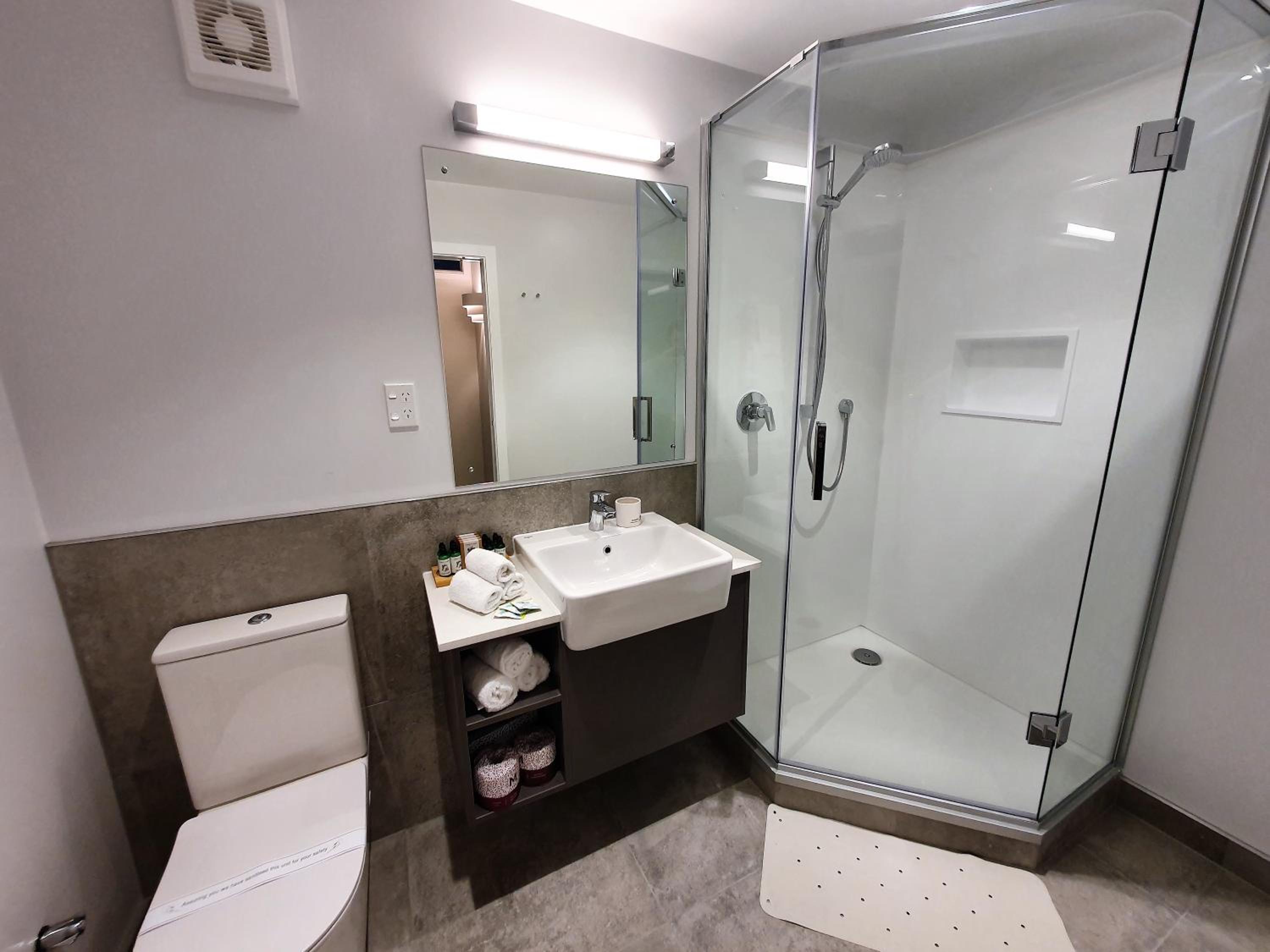 Standard One-Bedroom Suite - Photo 4