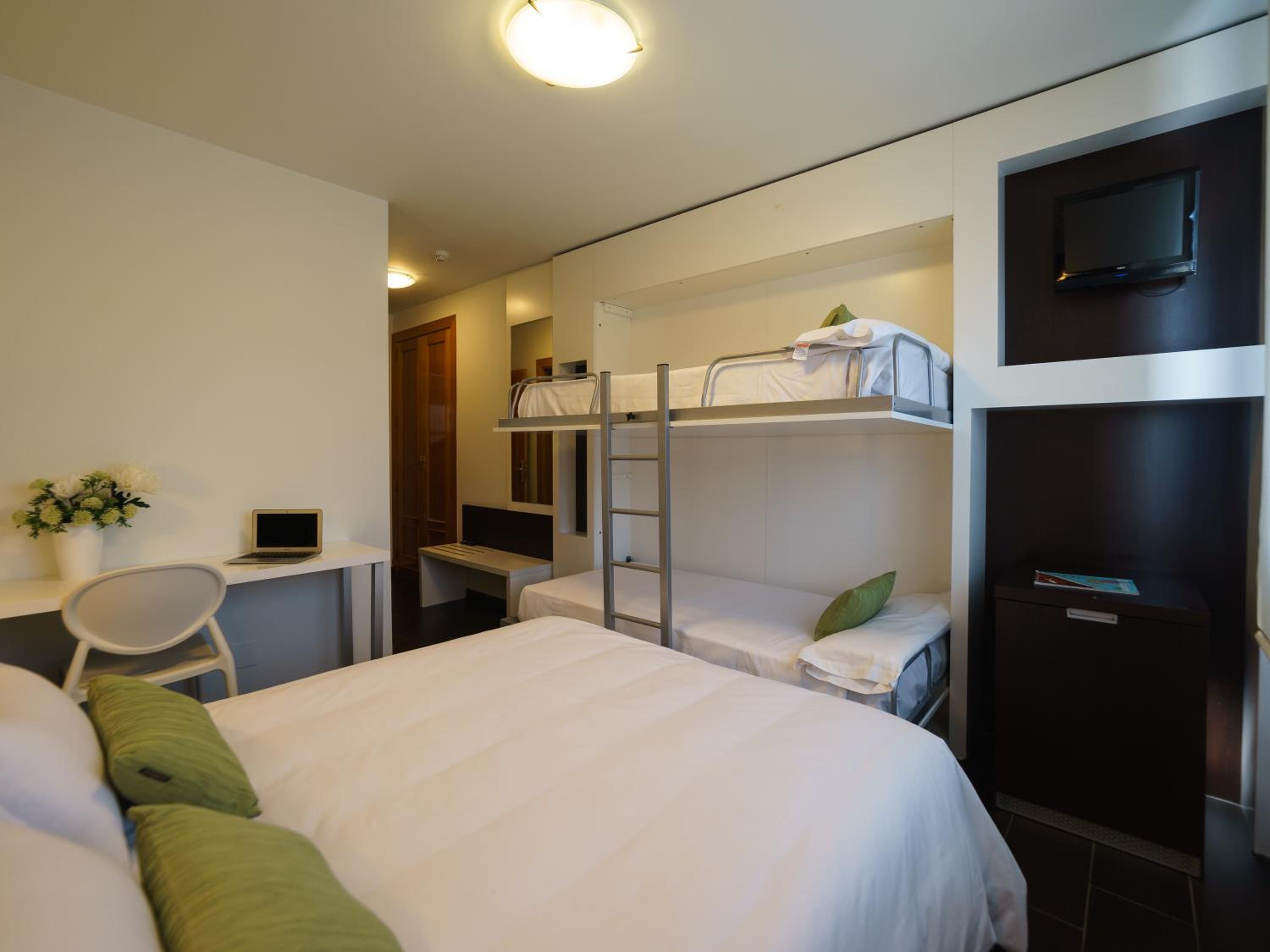 Basic Triple Room photo 2