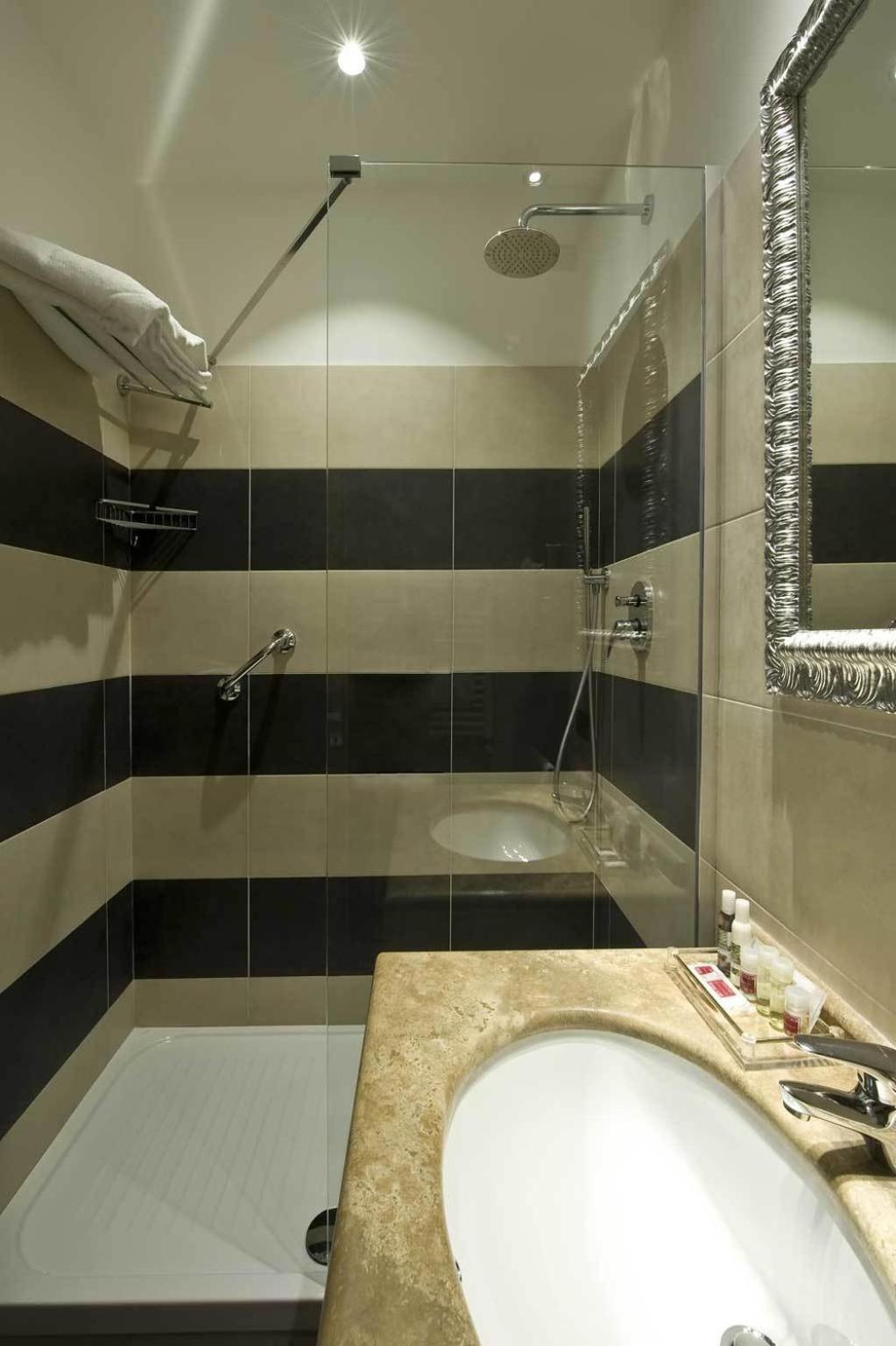Small Double or Twin Room photo 2