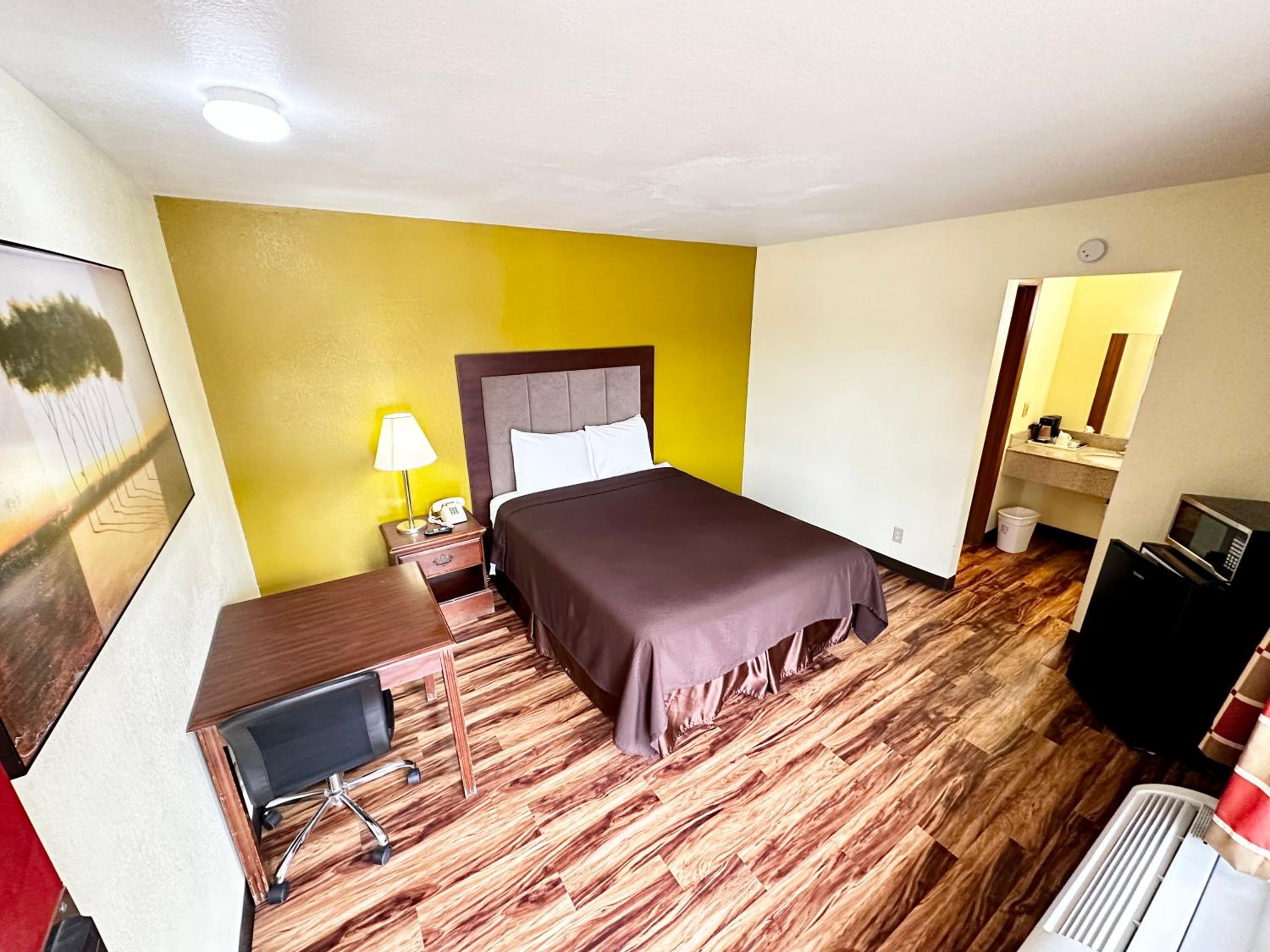 Queen Room photo 3