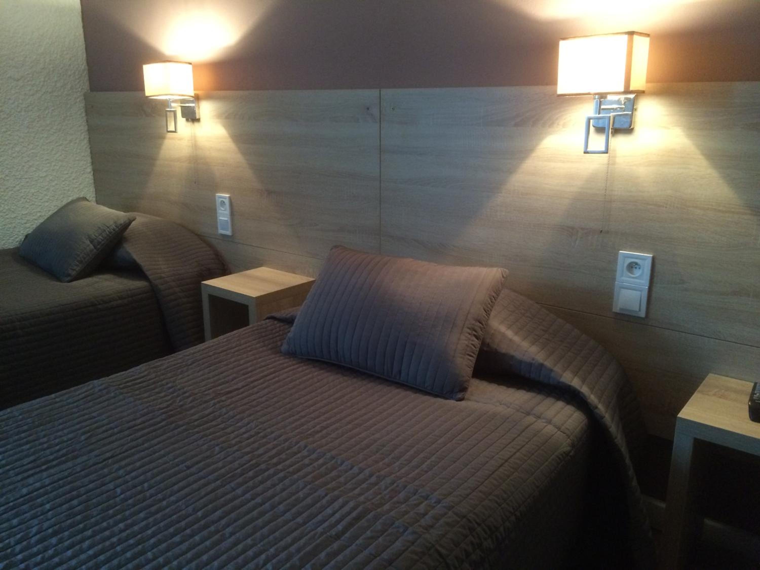 Standard Twin Room - Photo 1