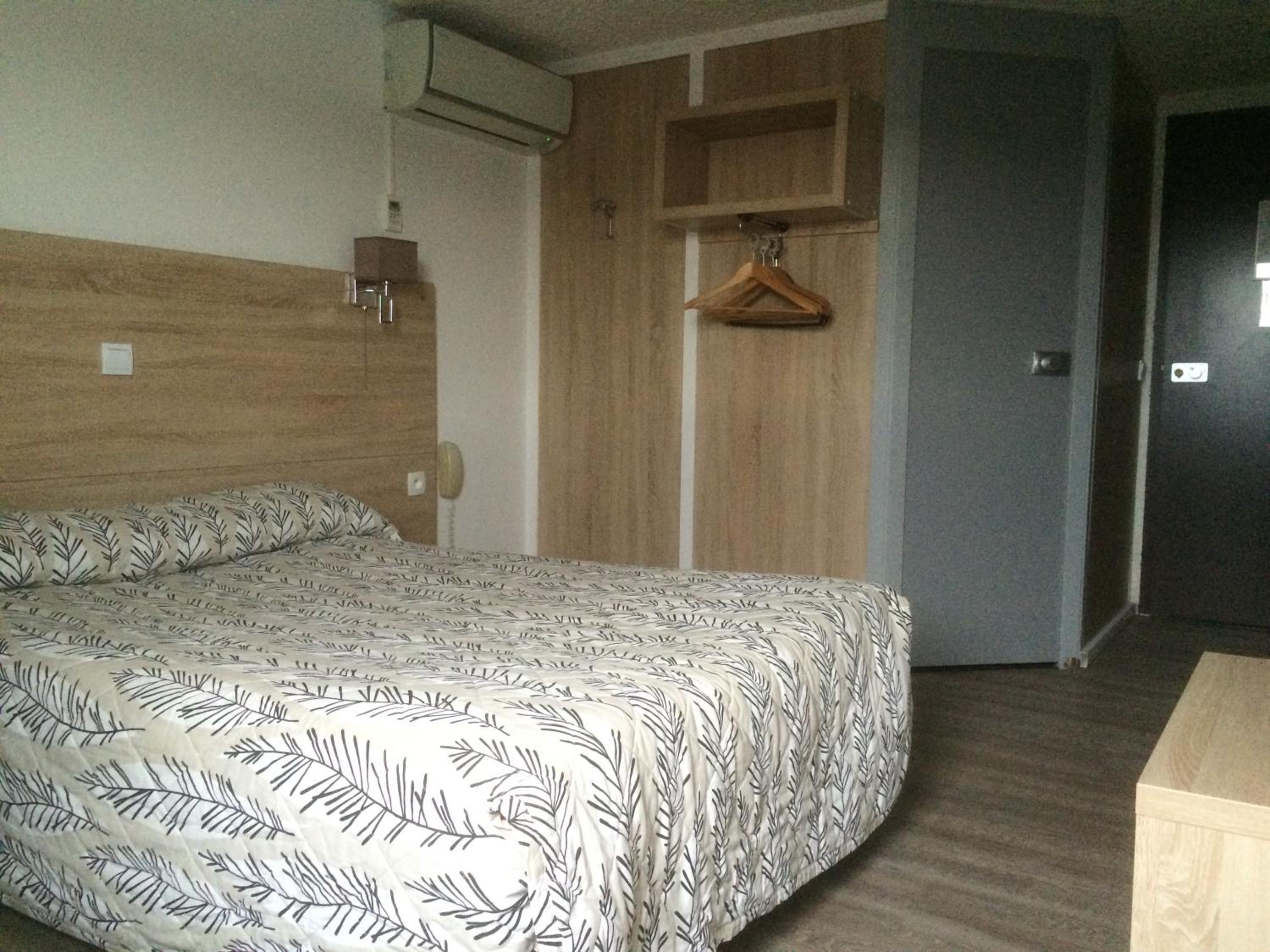 Standard Double Room - Photo 2