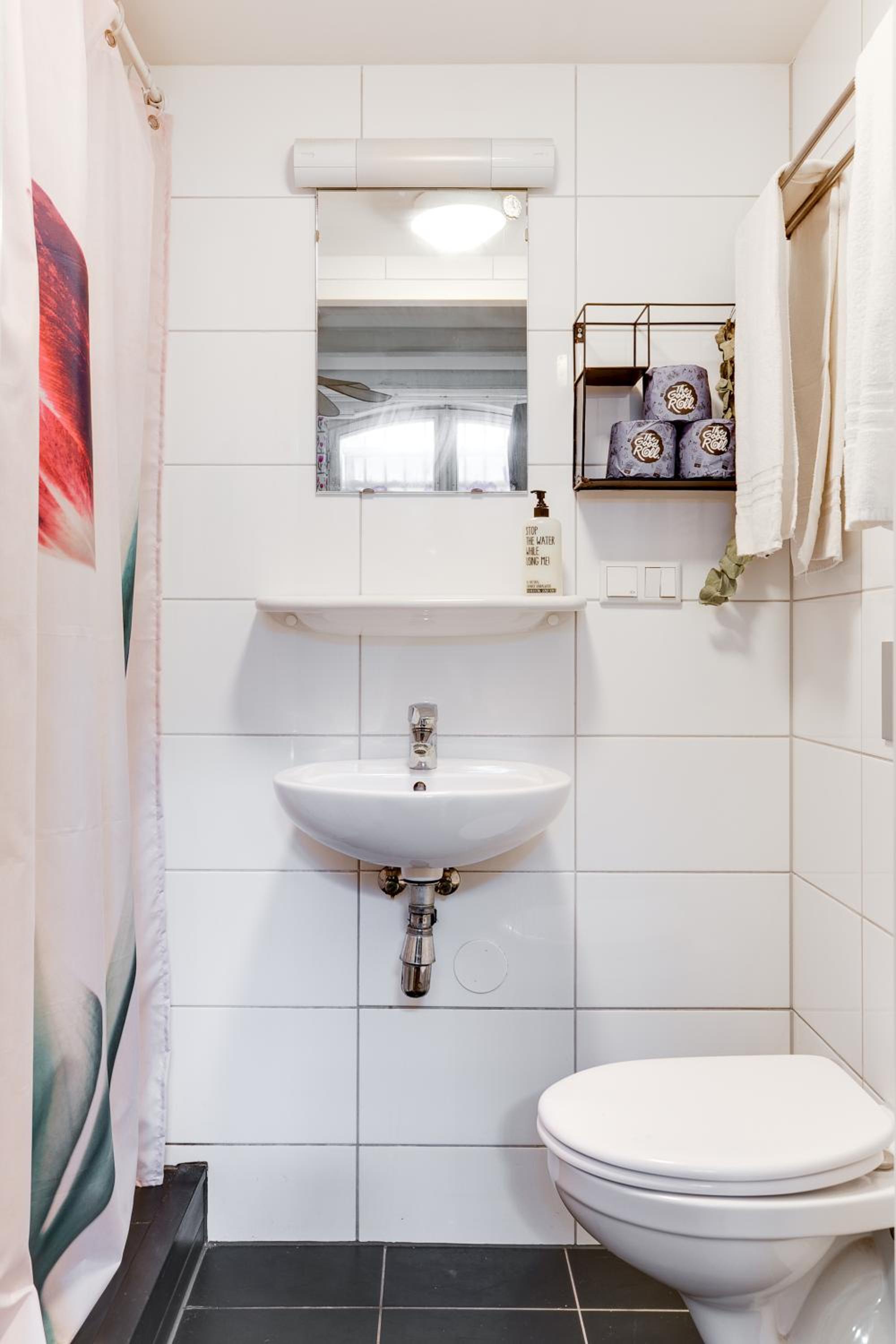 Twin Room with Private Bathroom photo 2