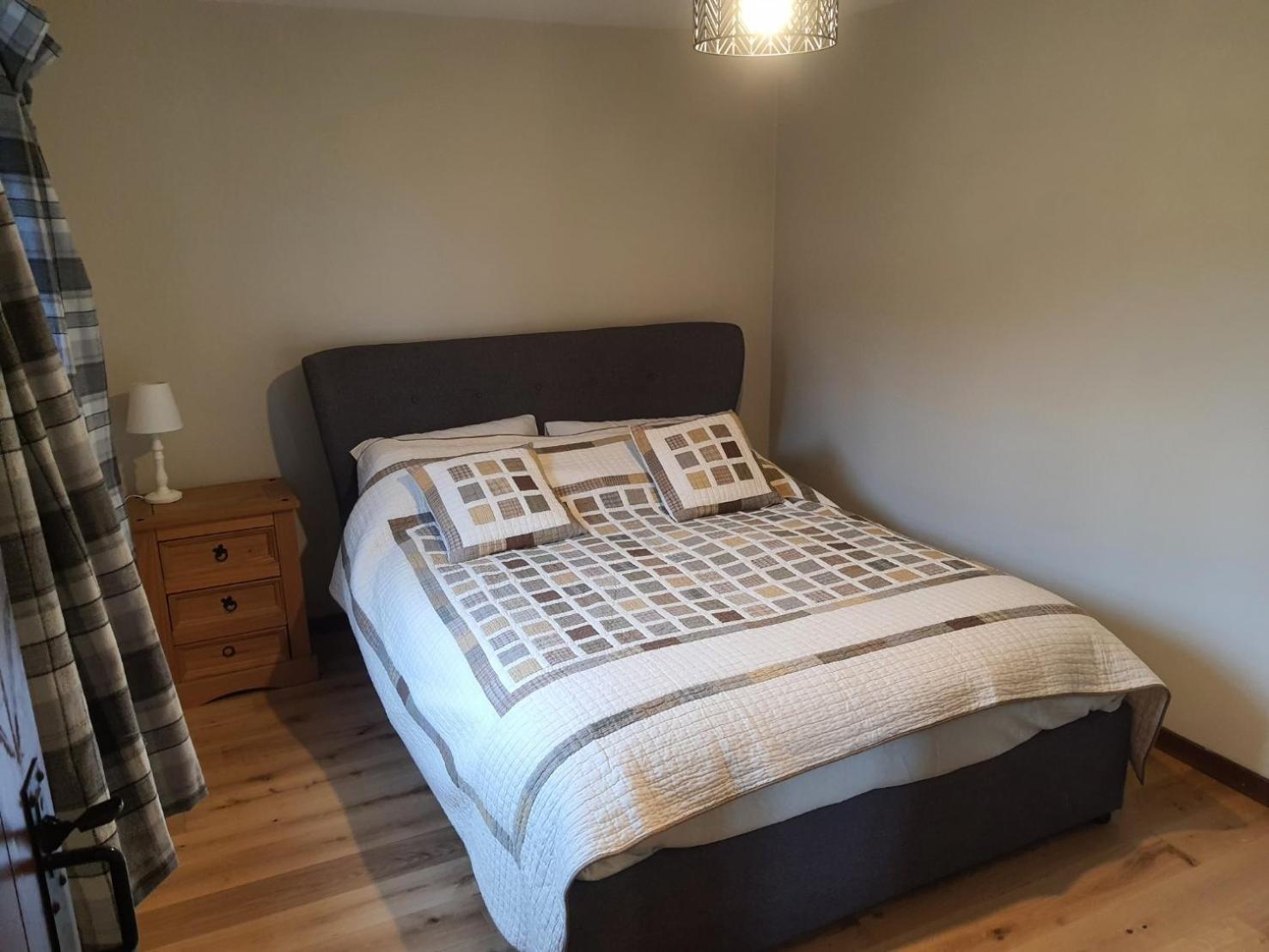 Three-Bedroom House photo 2