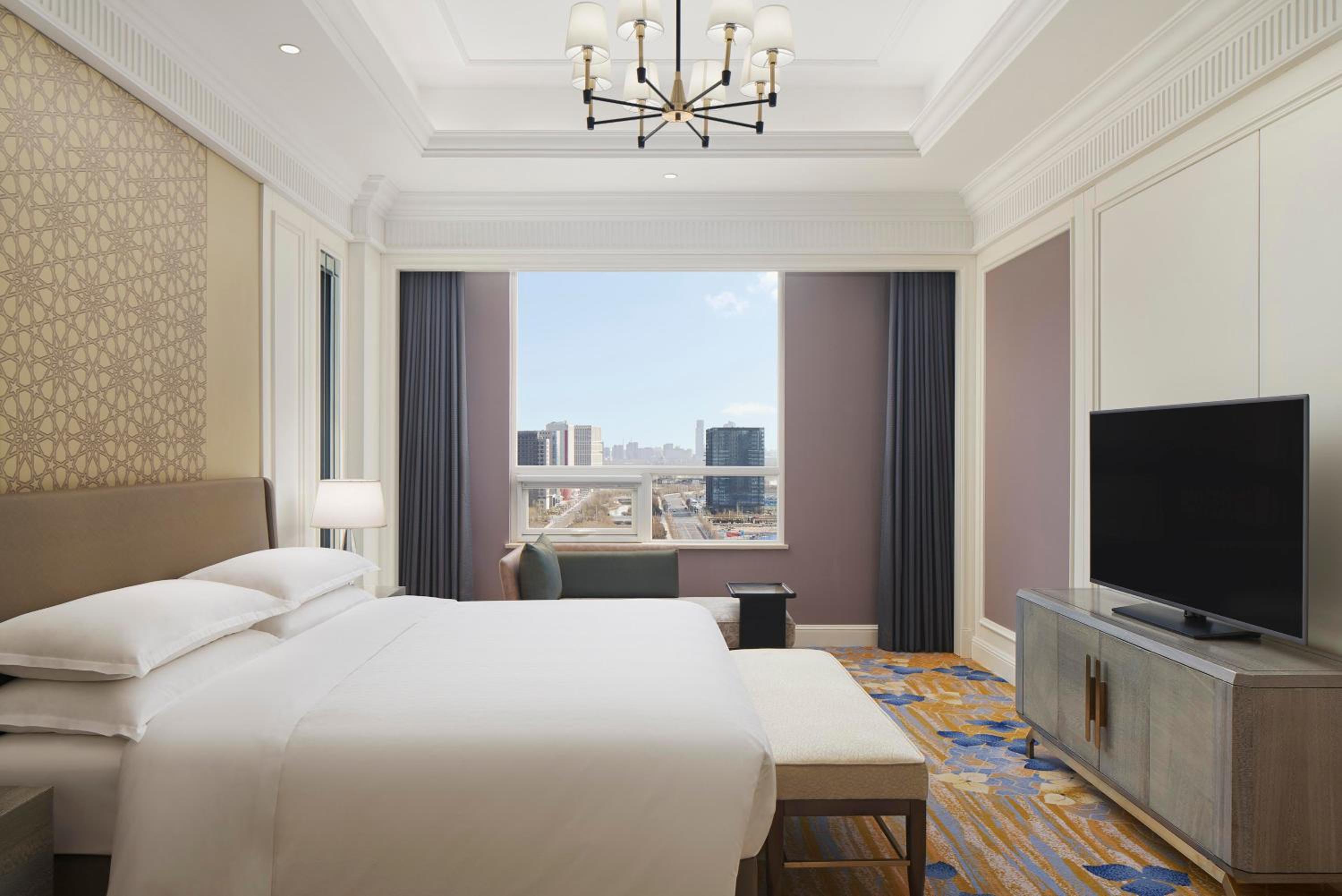 Deluxe, Guest room, 1 King, City view