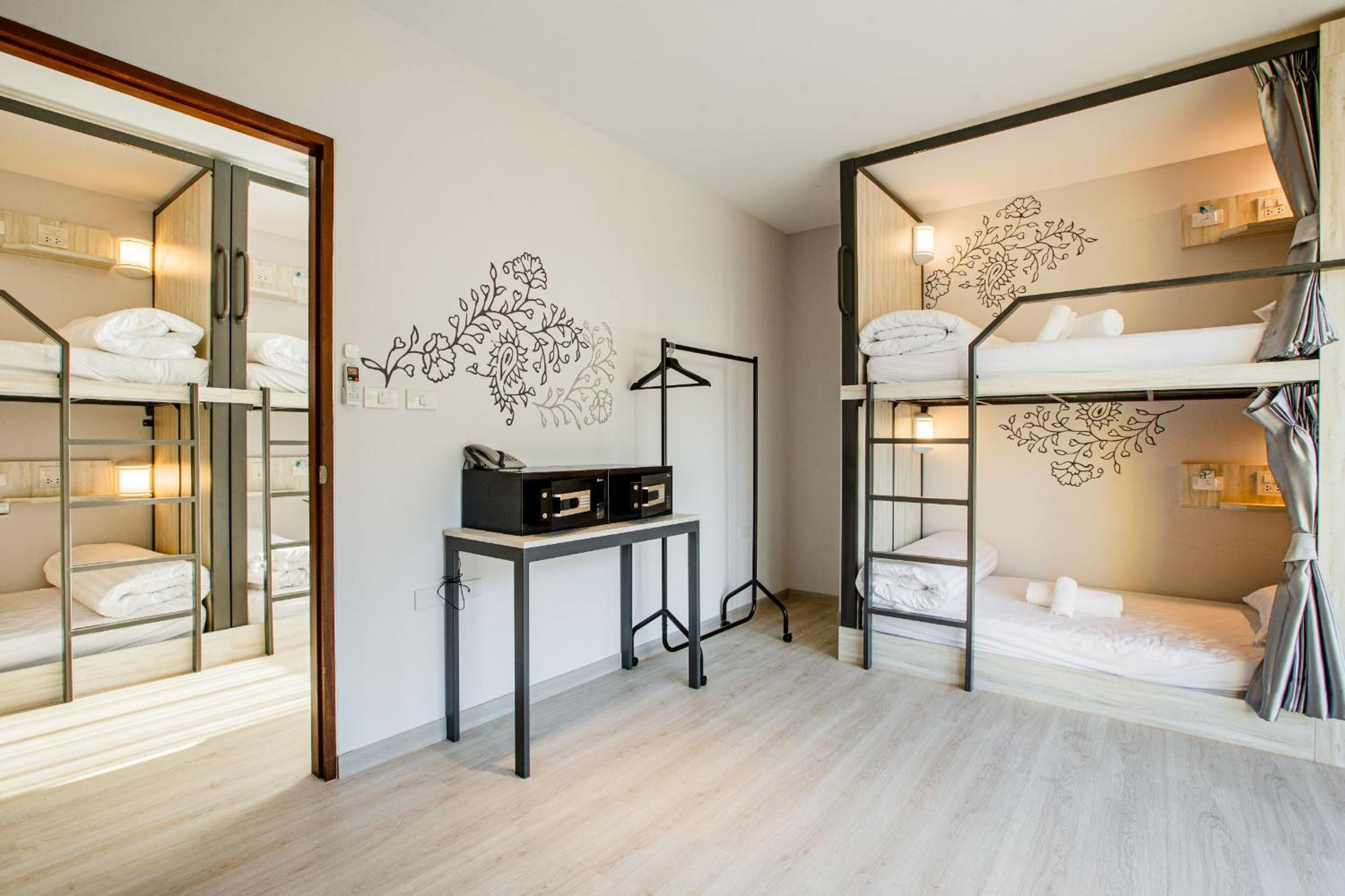 6-Bed Mixed Dormitory Room photo 3