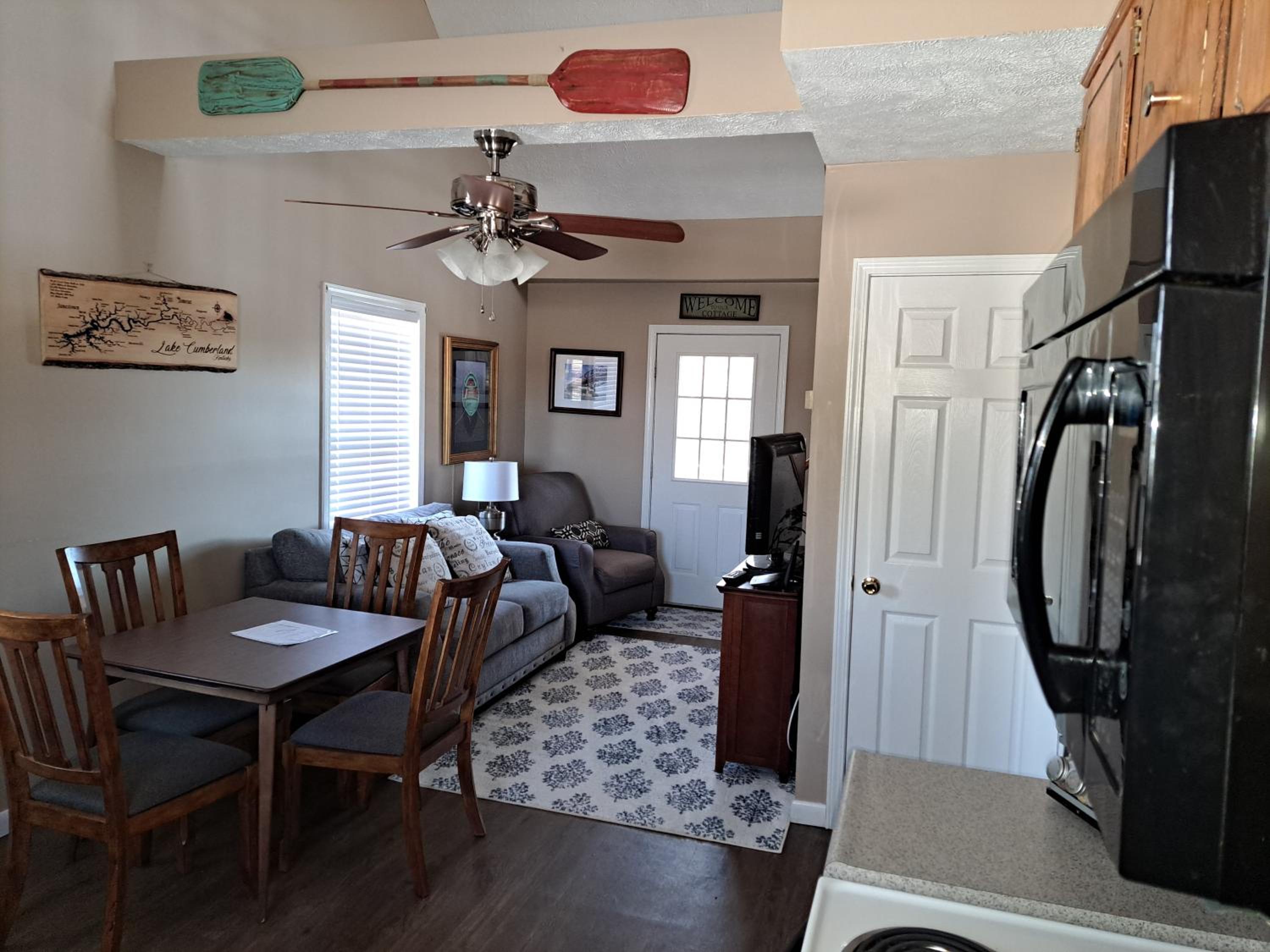 Two-Bedroom House - Photo 4