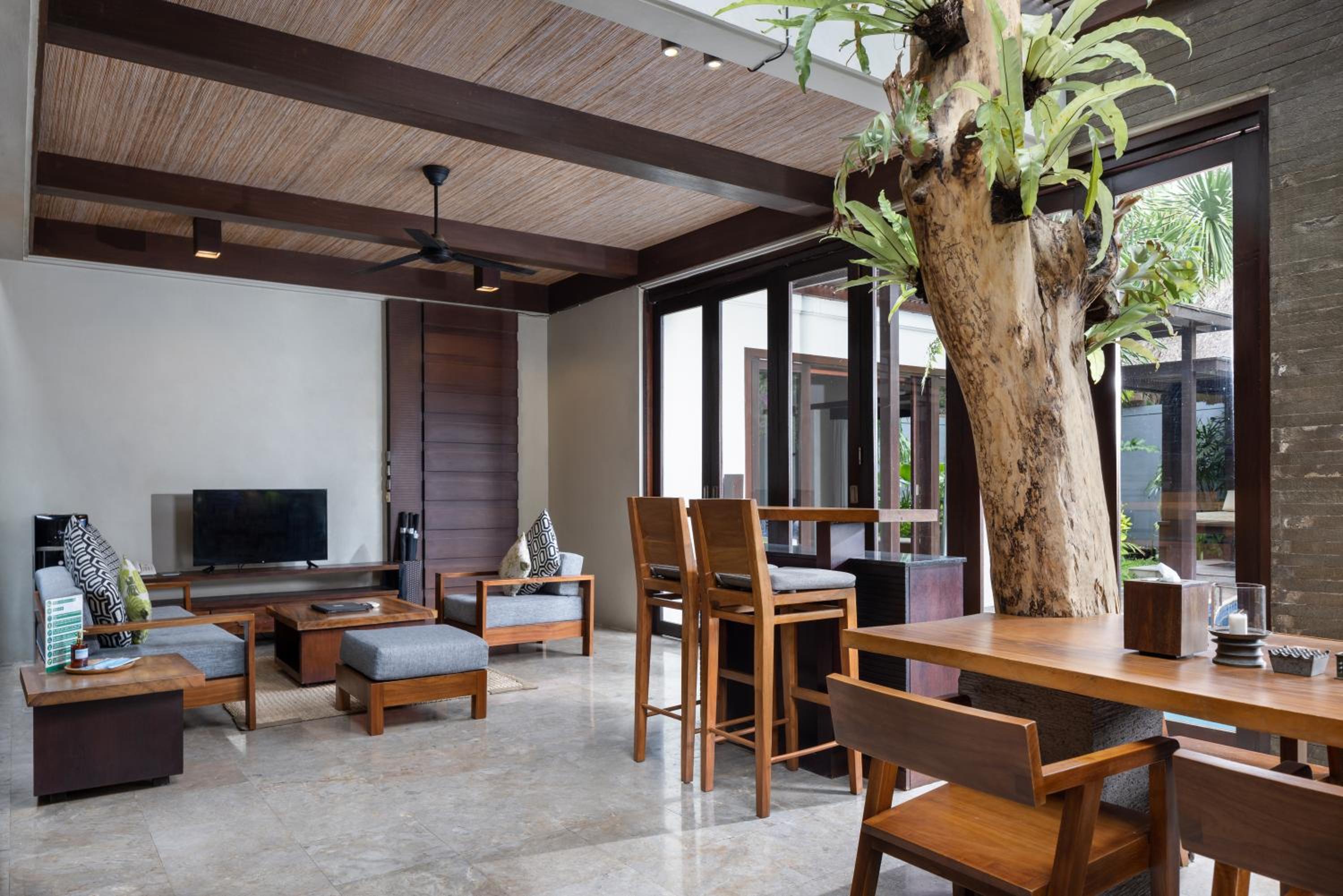Three-Bedroom Villa with Private Pool - Photo 12