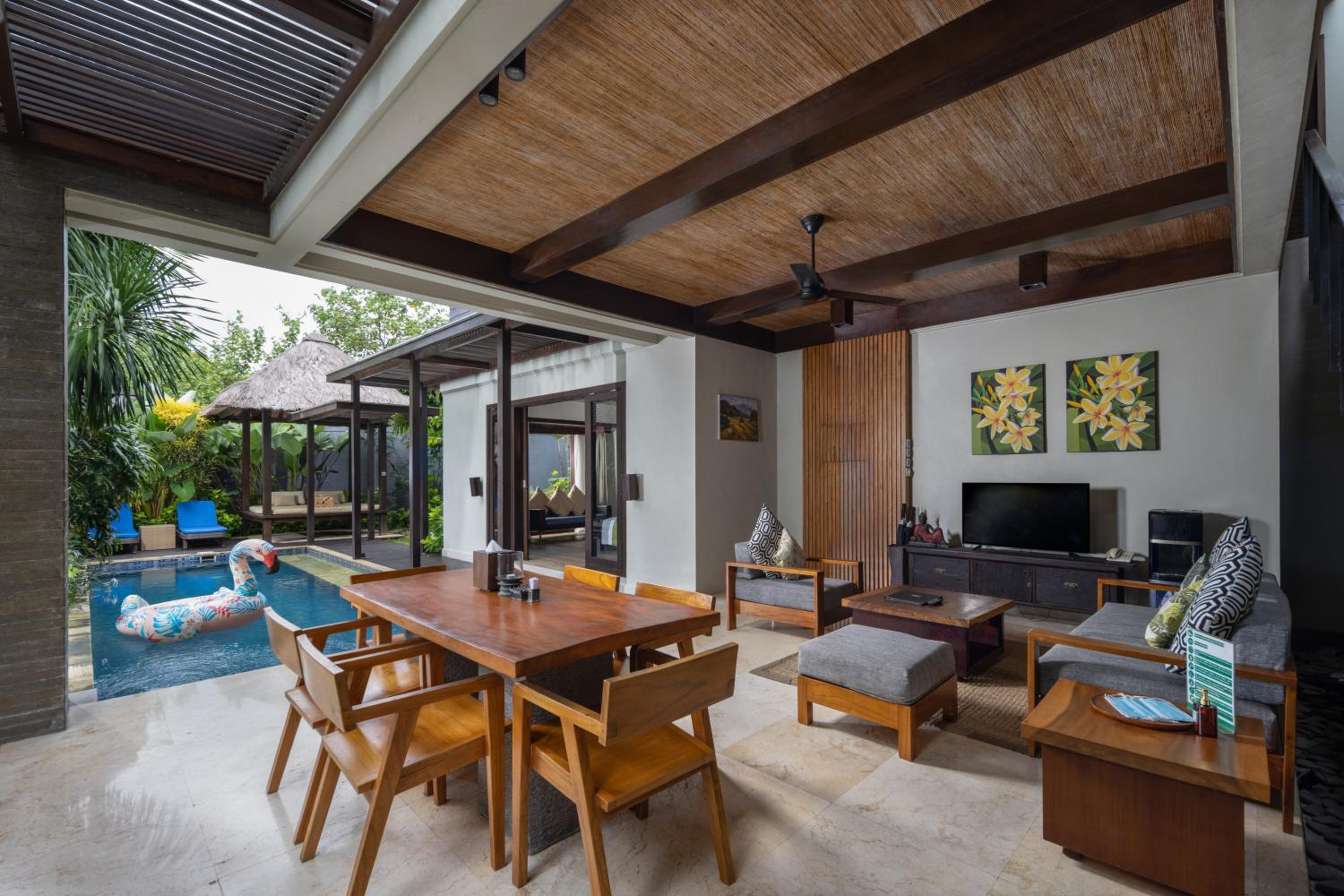 Three-Bedroom Villa with Private Pool - Photo 14