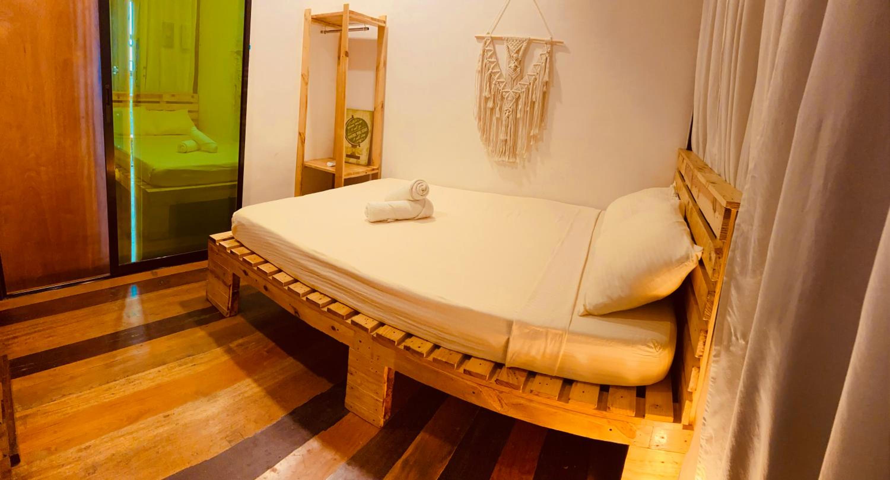 Double Room with Private Bathroom - Photo 2