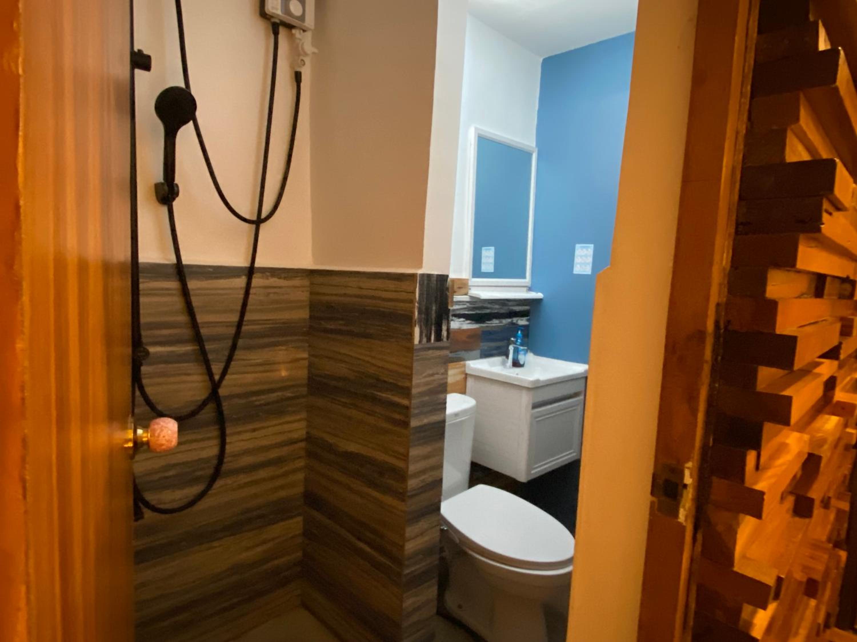 Double Room with Private Bathroom - Photo 3