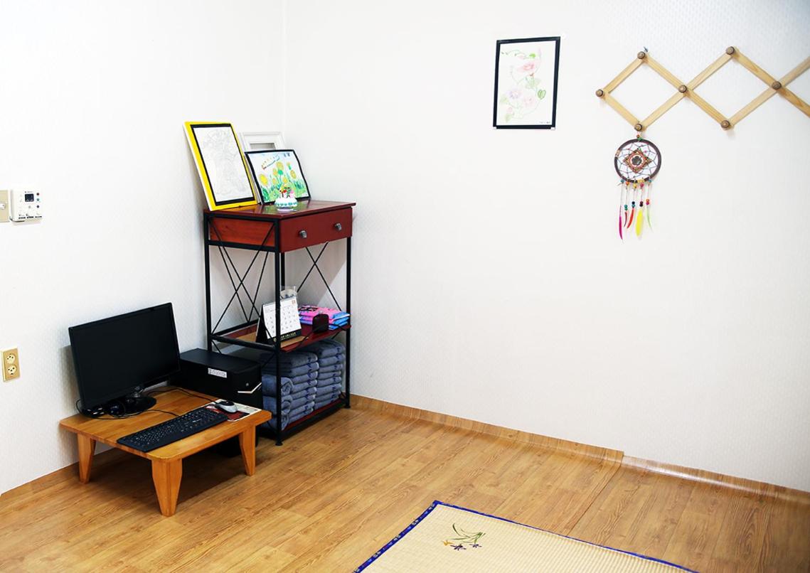 One-Bedroom House photo 1