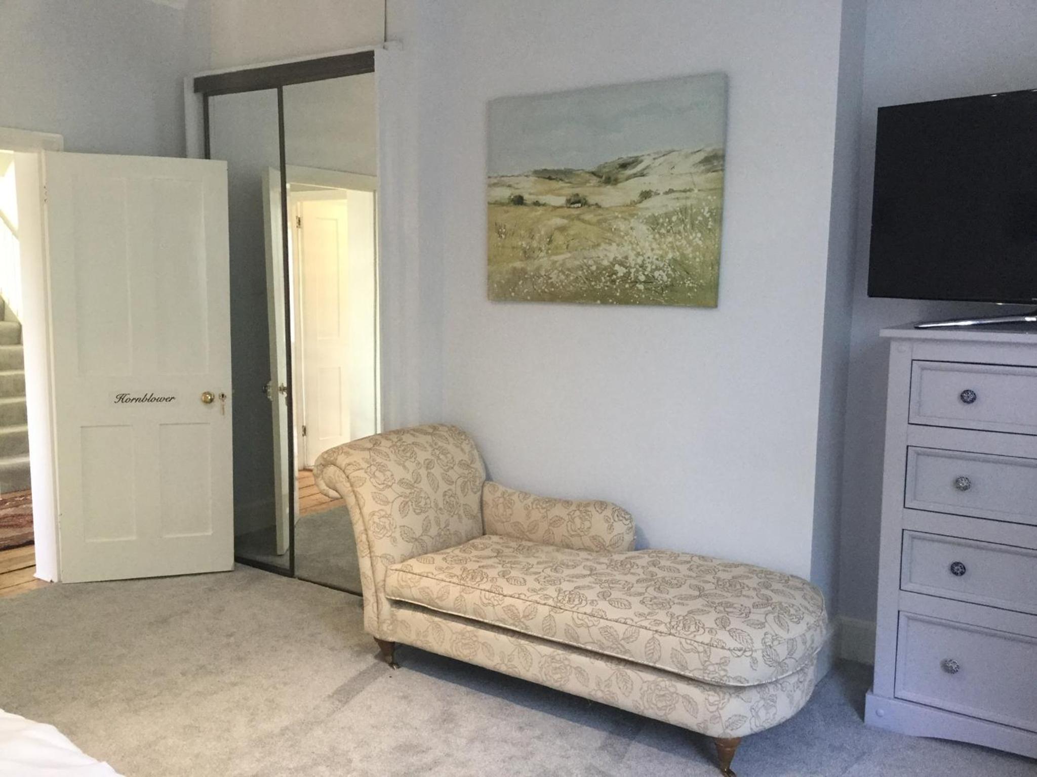Family Room with Private Bathroom - Photo 6