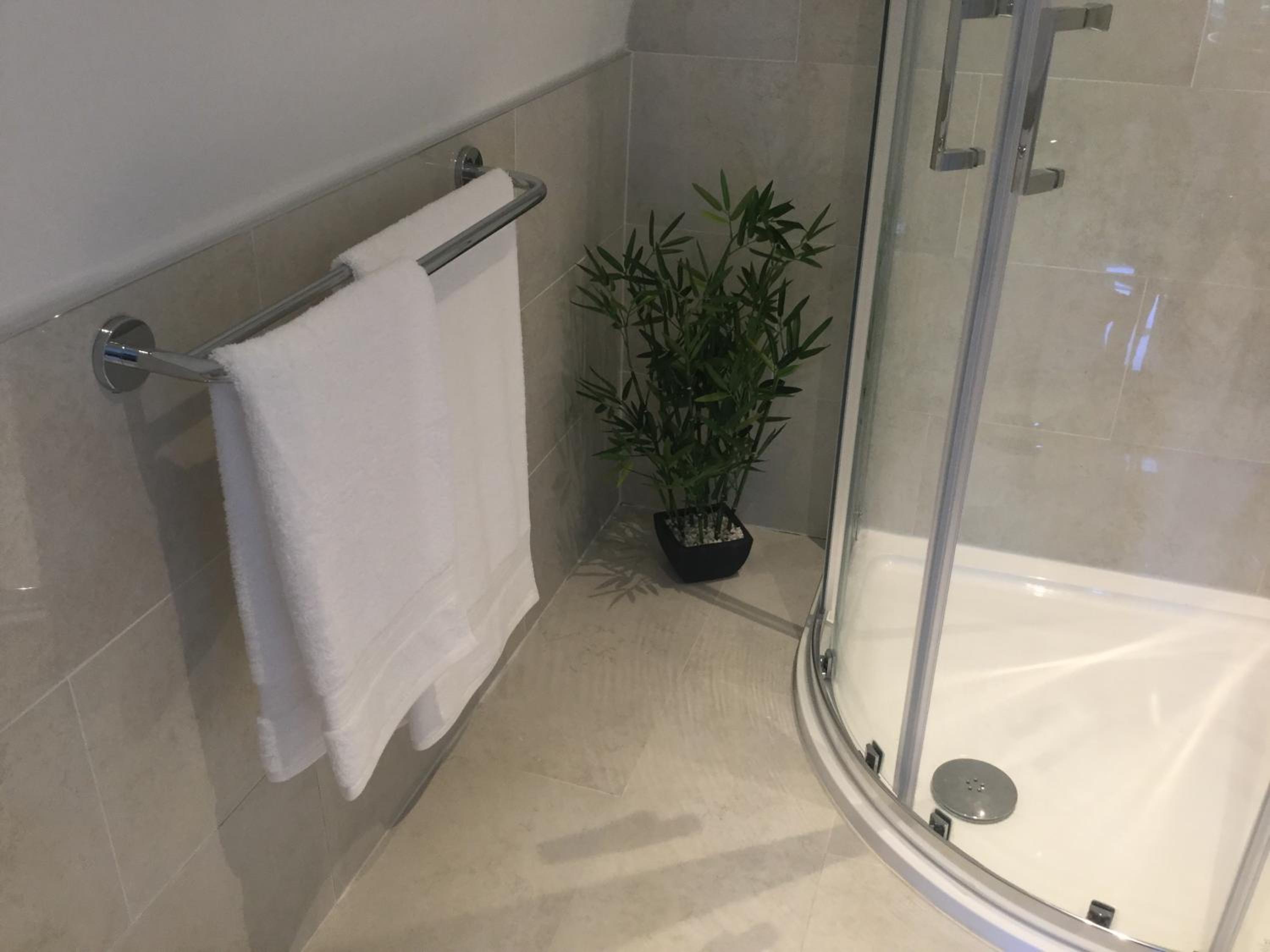Double or Twin Room with Bathroom - Photo 3