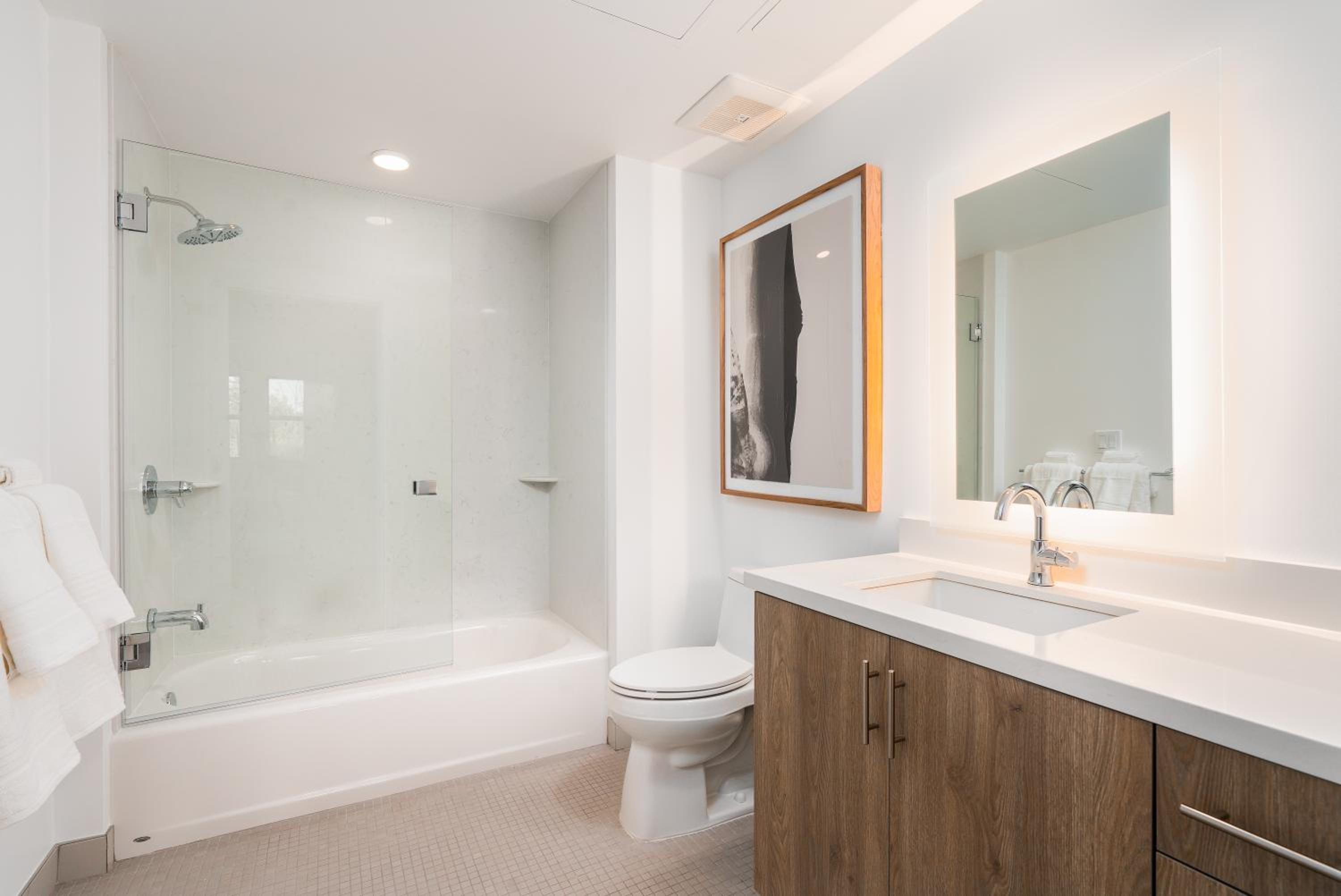 Caltrain-Facing, Two Bedroom Apartment (Self Check-in with Virtual Front Desk) photo 2