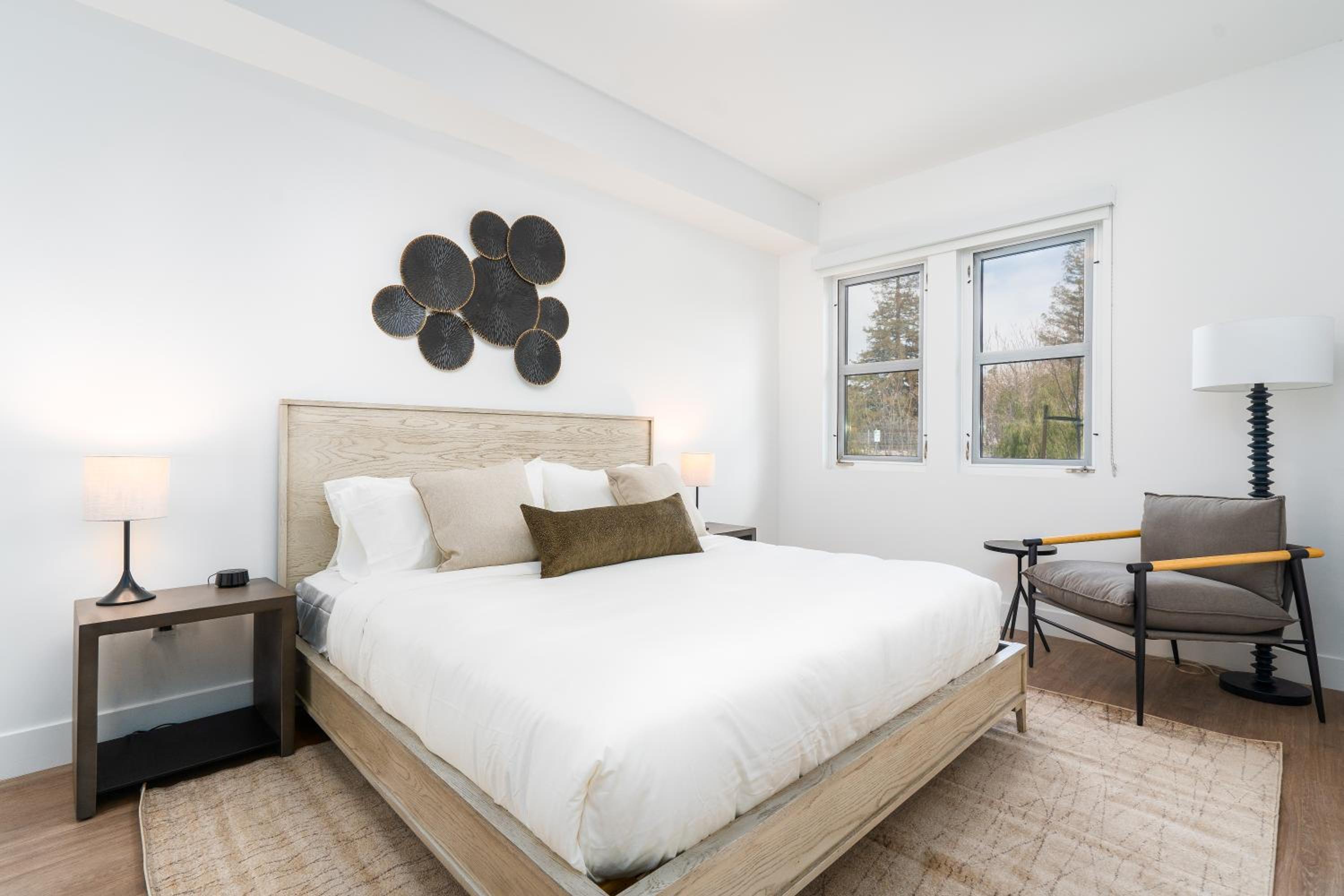 Caltrain-Facing, One Bedroom Apartment (Self Check-in with Virtual Front Desk) photo 3