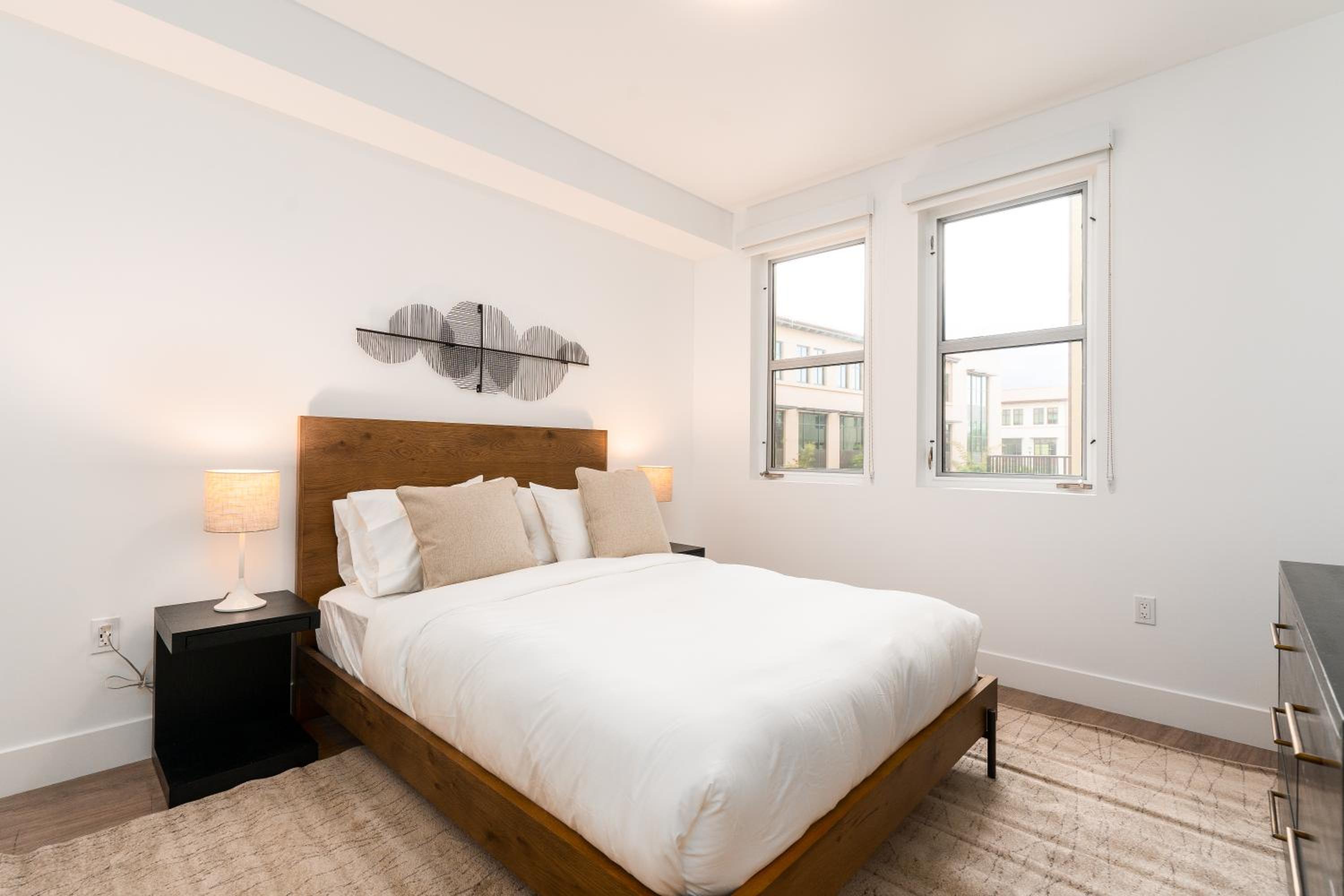 Caltrain-Facing, Two Bedroom Apartment (Self Check-in with Virtual Front Desk) photo 3